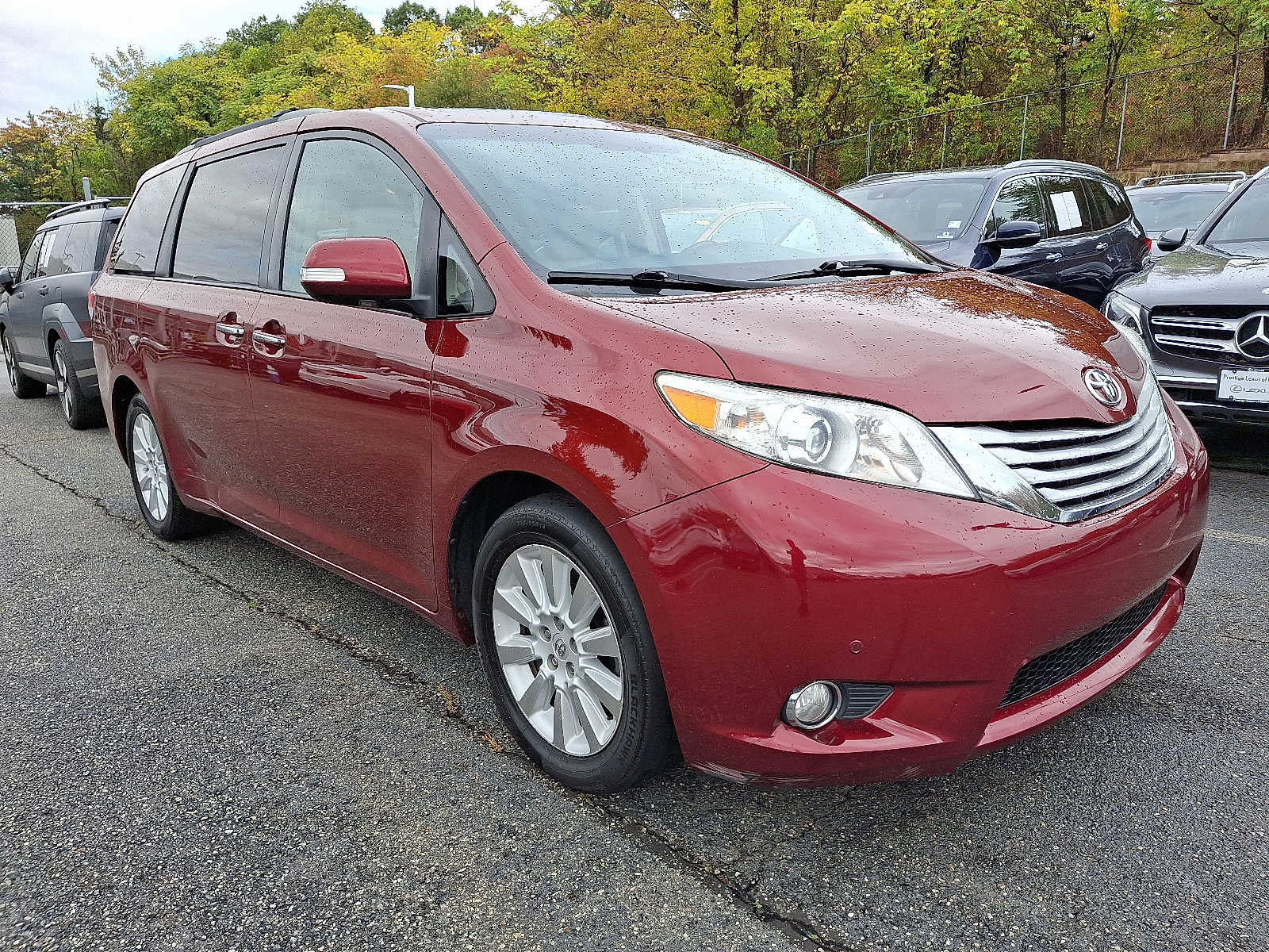 Thumbnail: 2013 Toyota Sienna - 3