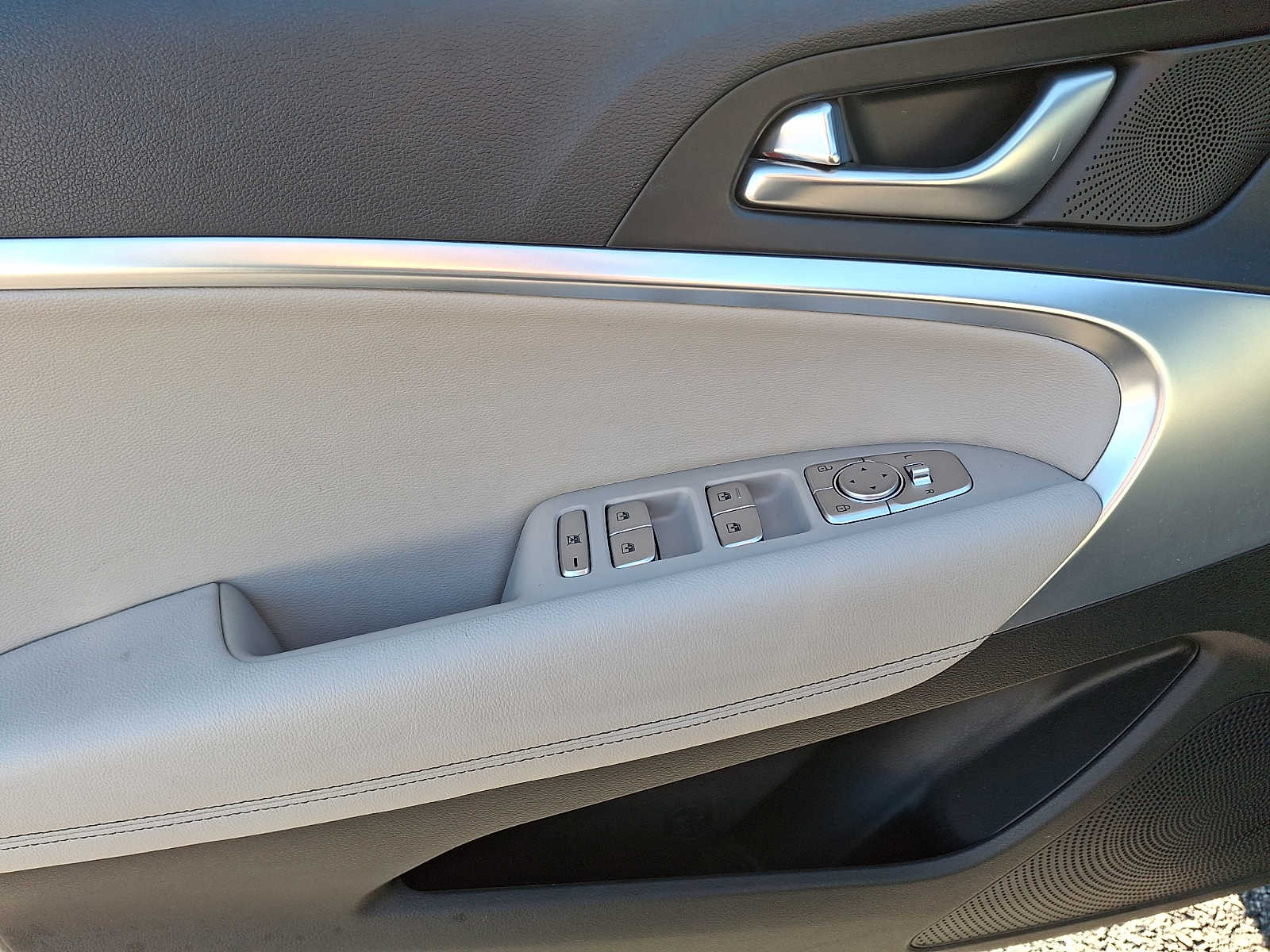 Thumbnail: 2023 Genesis G70 - 10