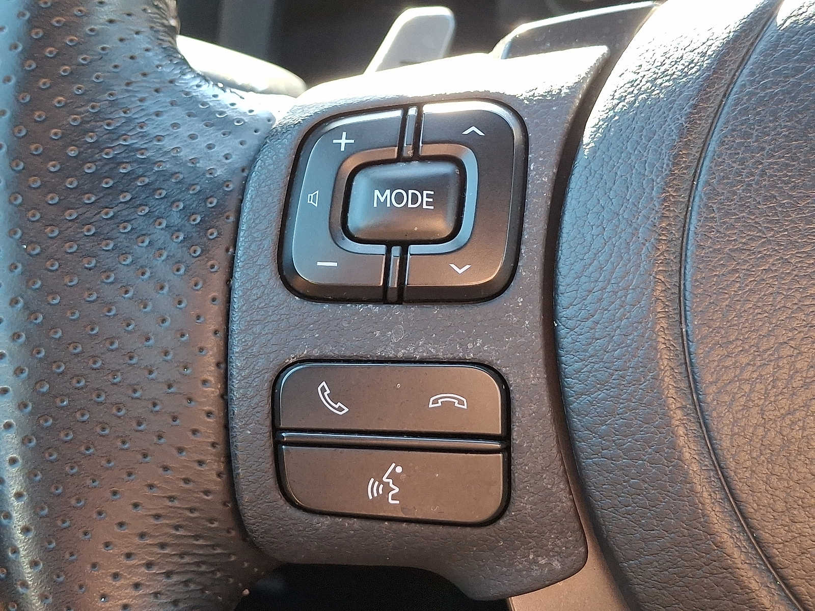 Thumbnail: 2023 Lexus IS - 18