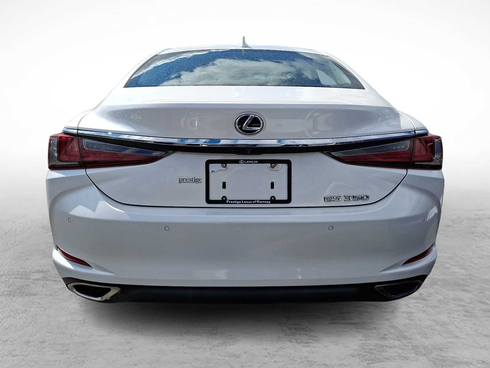 Thumbnail: 2021 Lexus ES - 4