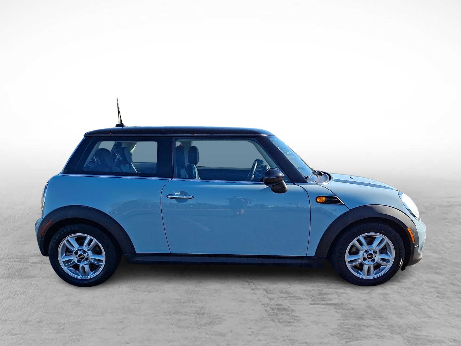 Thumbnail: 2013 MINI Cooper Hardtop - 4