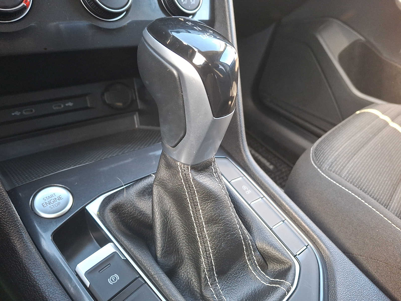 Thumbnail: 2022 Volkswagen Tiguan - 11