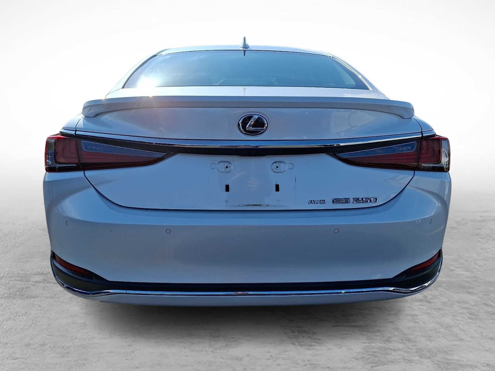 Thumbnail: 2023 Lexus ES - 5