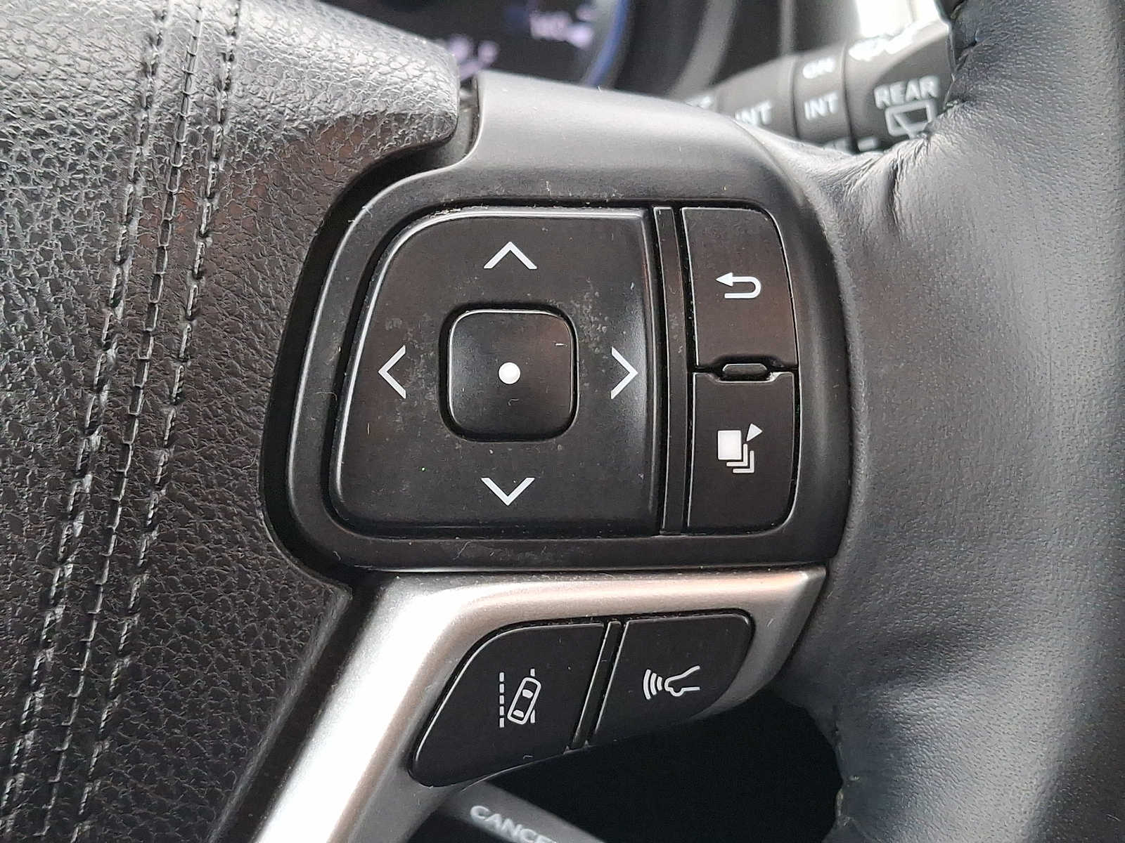 Thumbnail: 2017 Toyota Highlander - 19