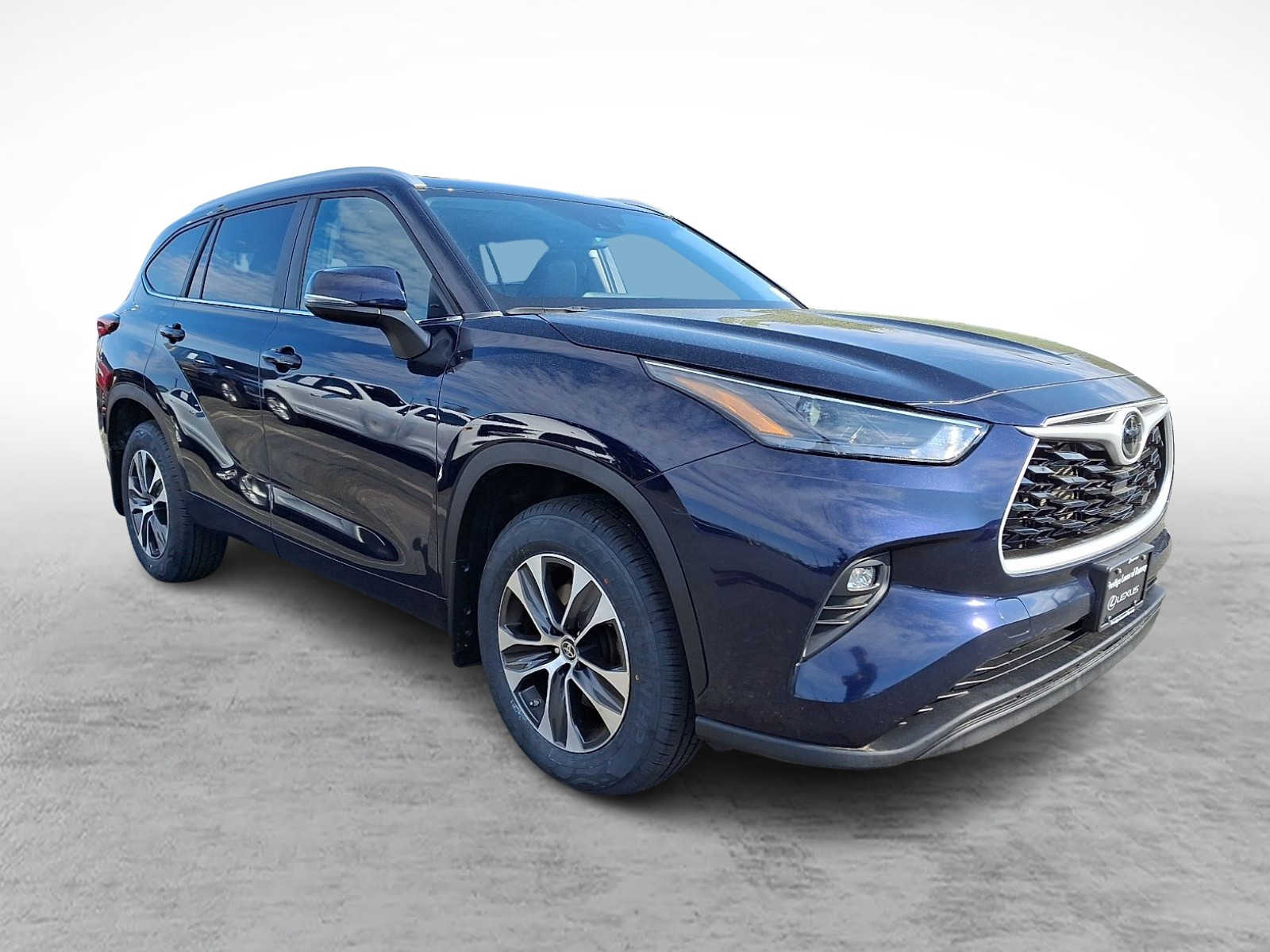 Thumbnail: 2023 Toyota Highlander - 3