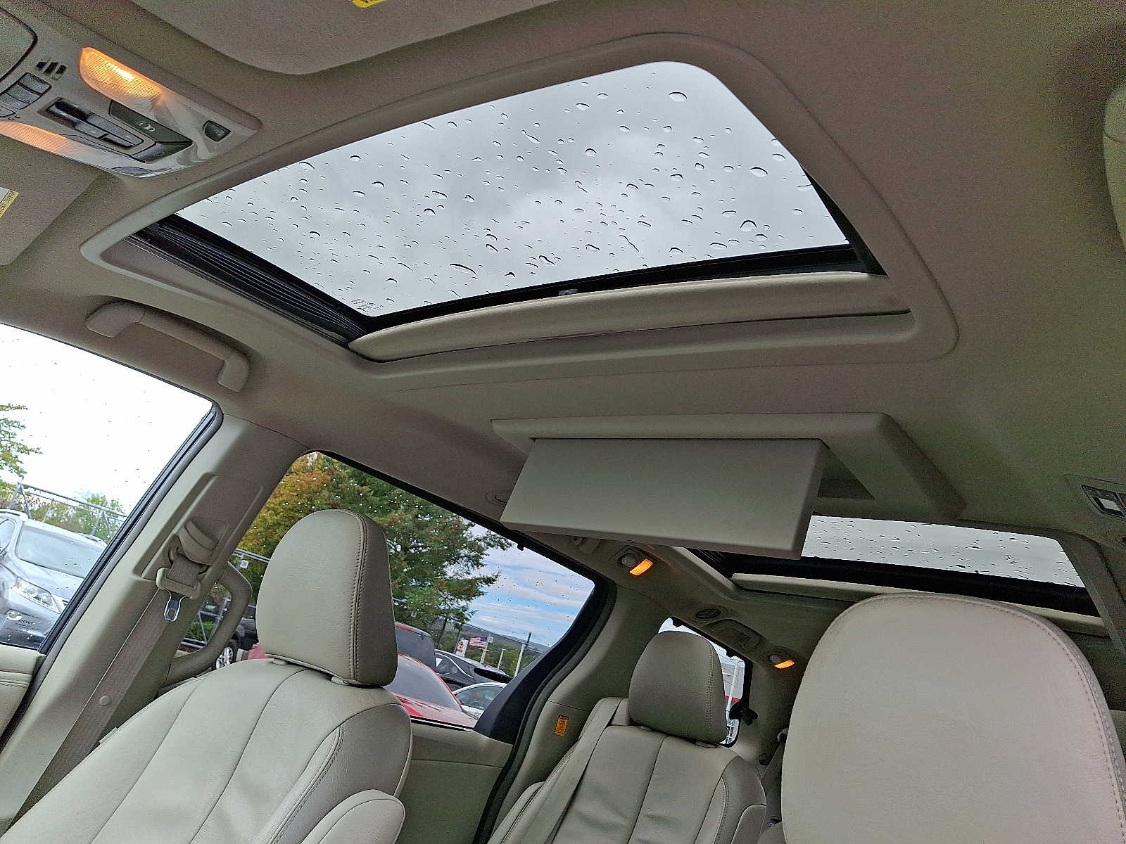 Thumbnail: 2013 Toyota Sienna - 13