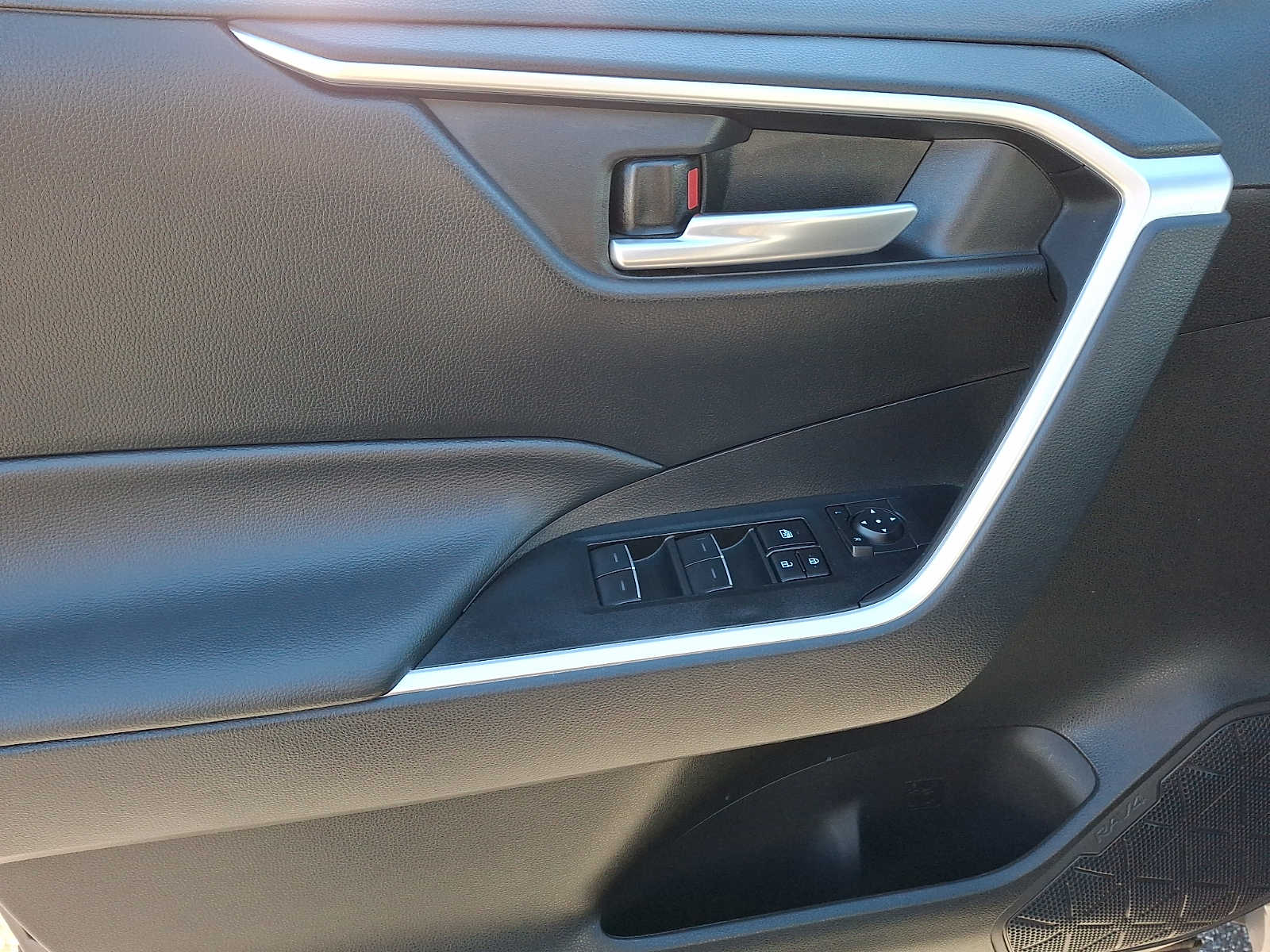 Thumbnail: 2025 Toyota RAV4 - 9