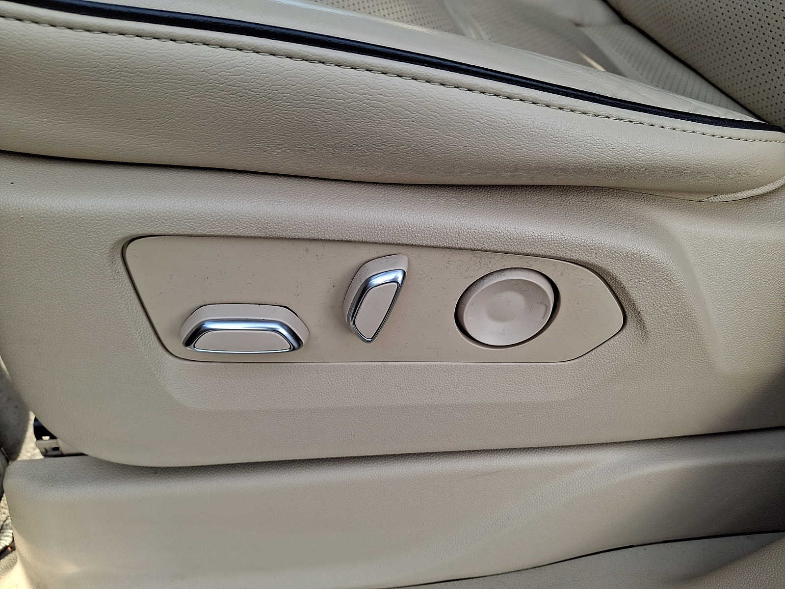 Thumbnail: 2022 Cadillac Escalade - 9