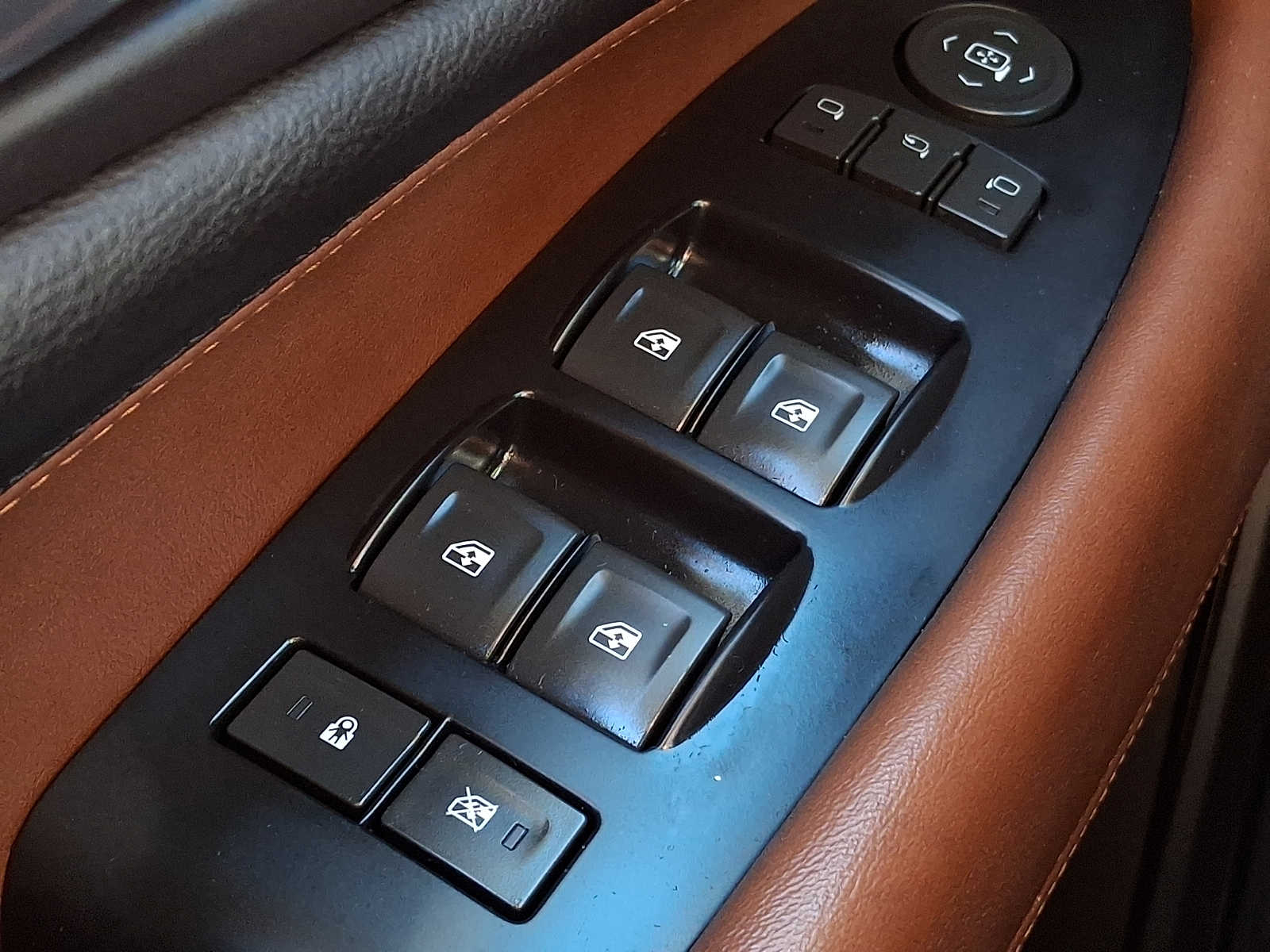 Thumbnail: 2017 Cadillac Escalade - 24