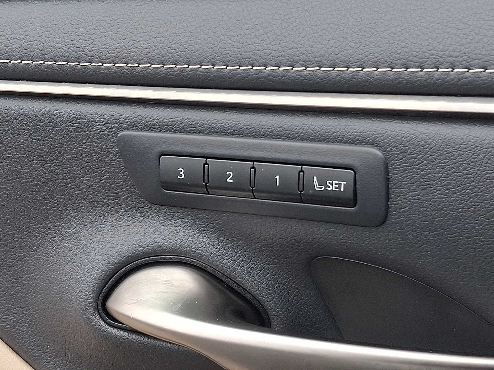 Thumbnail: 2019 Lexus ES - 25