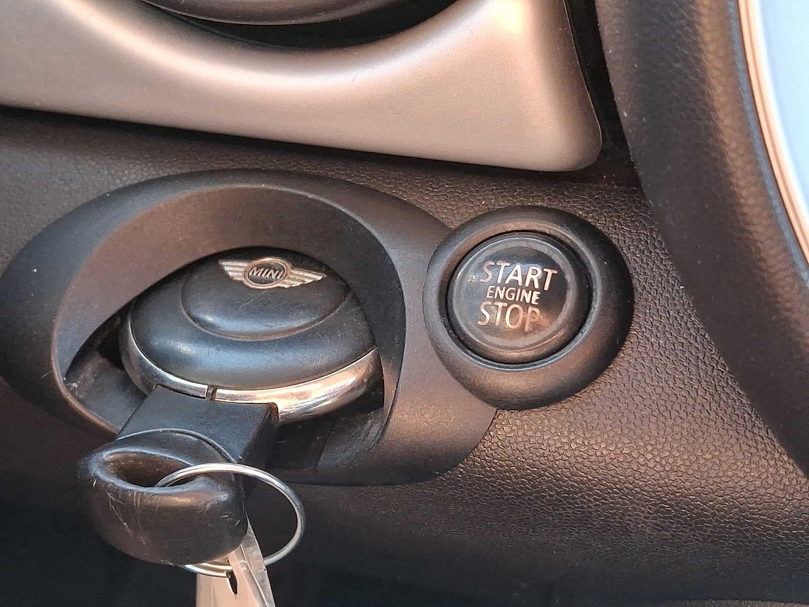 Thumbnail: 2013 MINI Cooper Hardtop - 21
