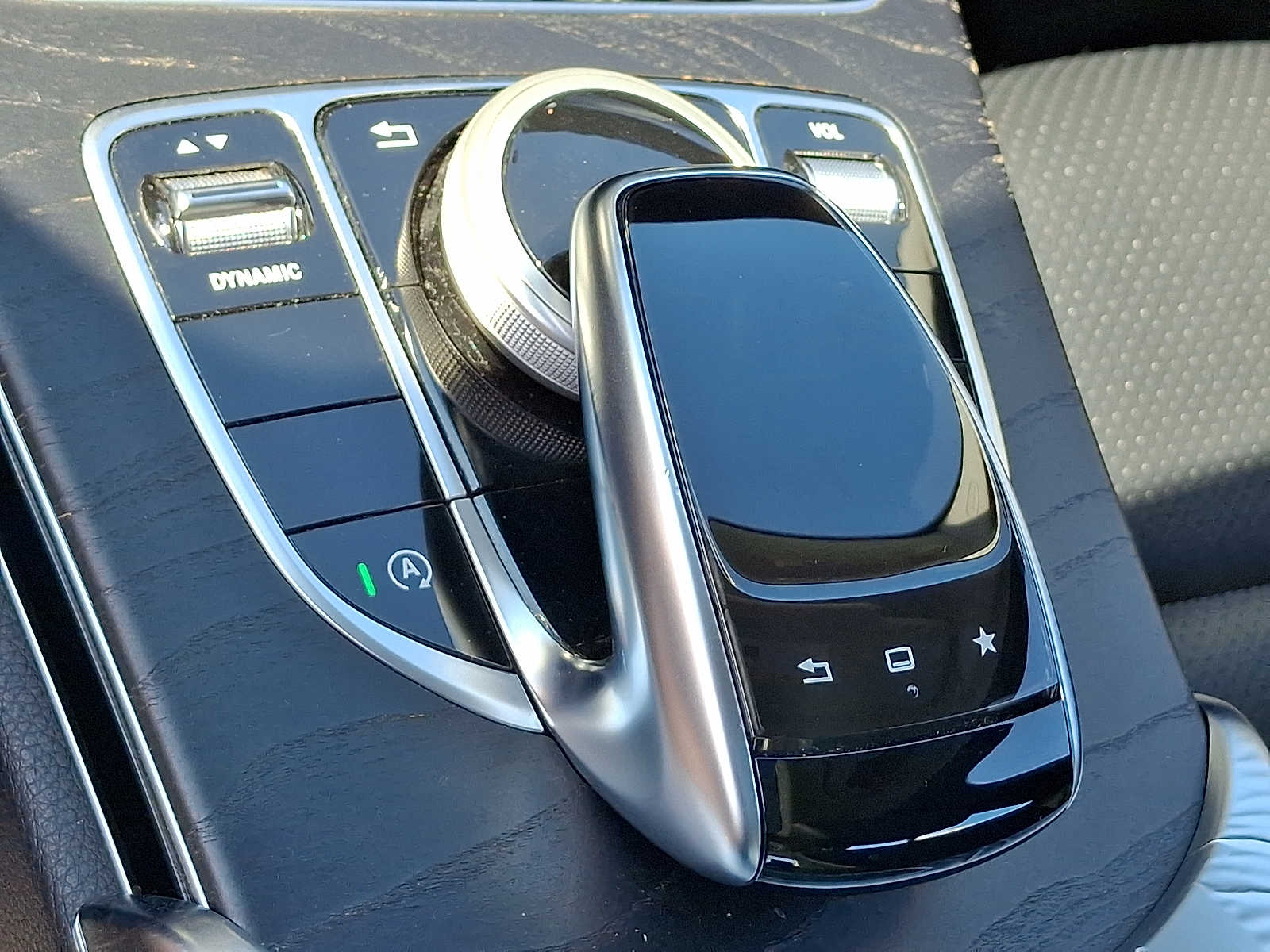 Thumbnail: 2016 Mercedes-Benz C-Class - 20