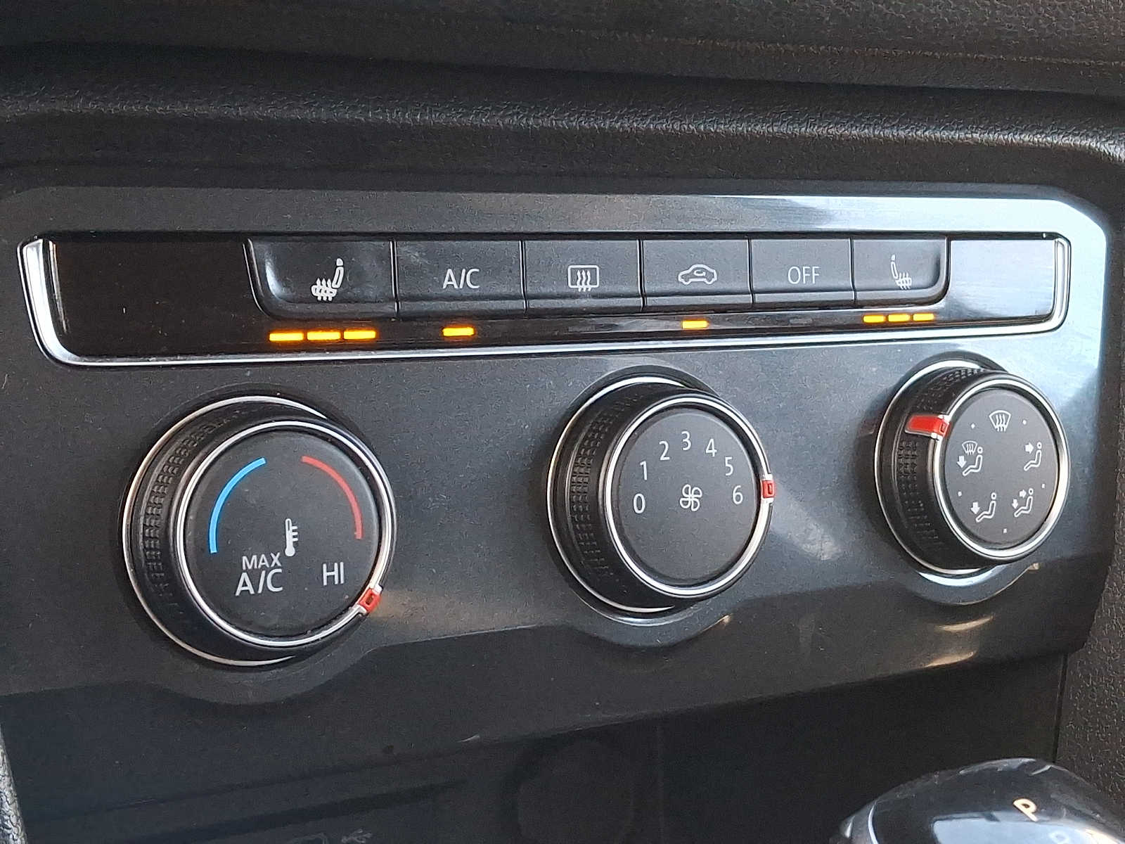 Thumbnail: 2022 Volkswagen Tiguan - 12