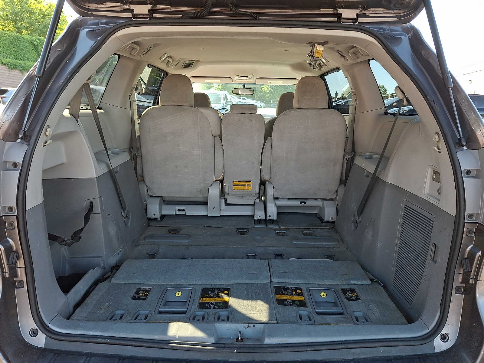 Thumbnail: 2014 Toyota Sienna - 26