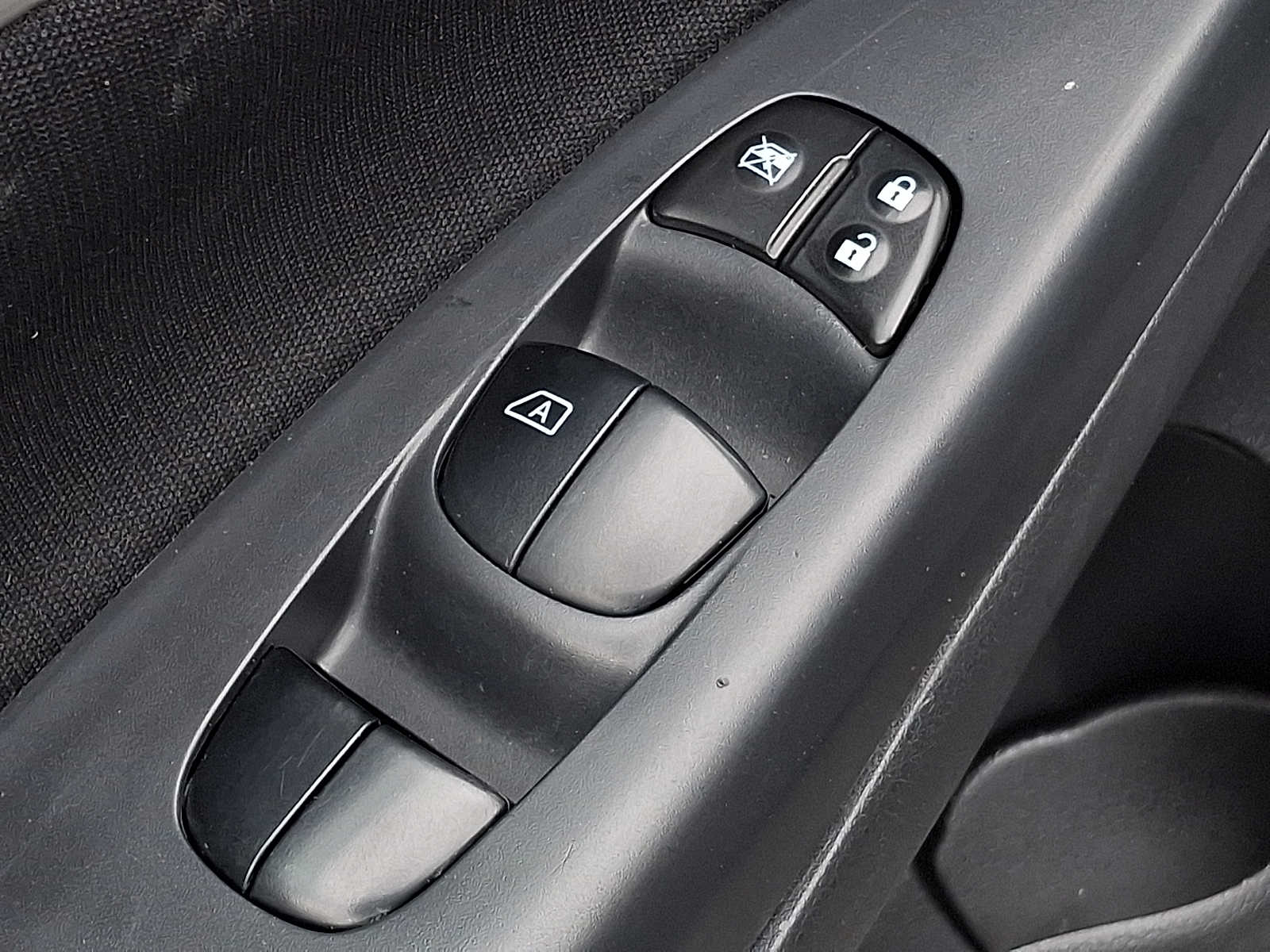 Thumbnail: 2015 Nissan Sentra - 24