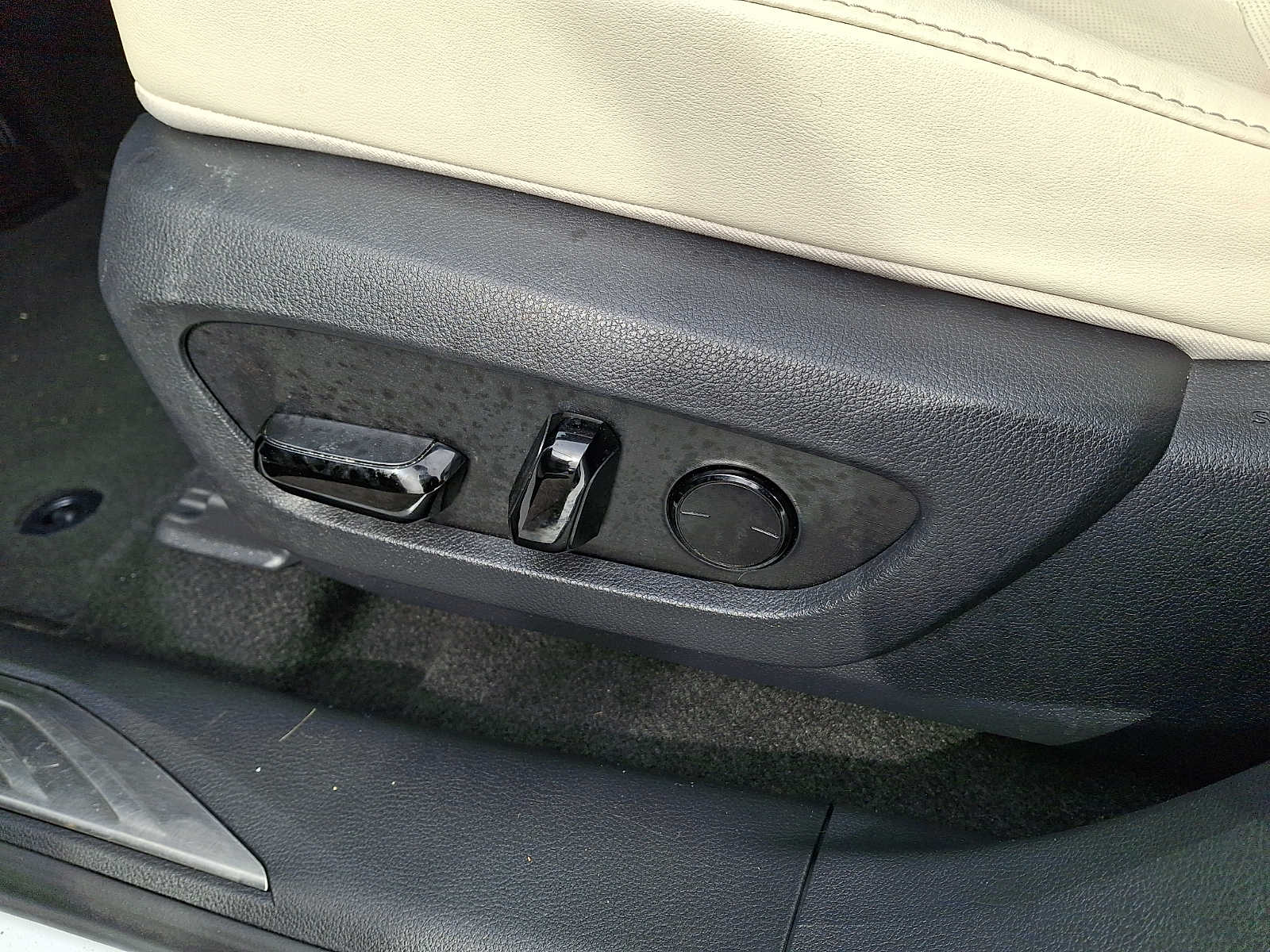 Thumbnail: 2023 Lexus RX - 8