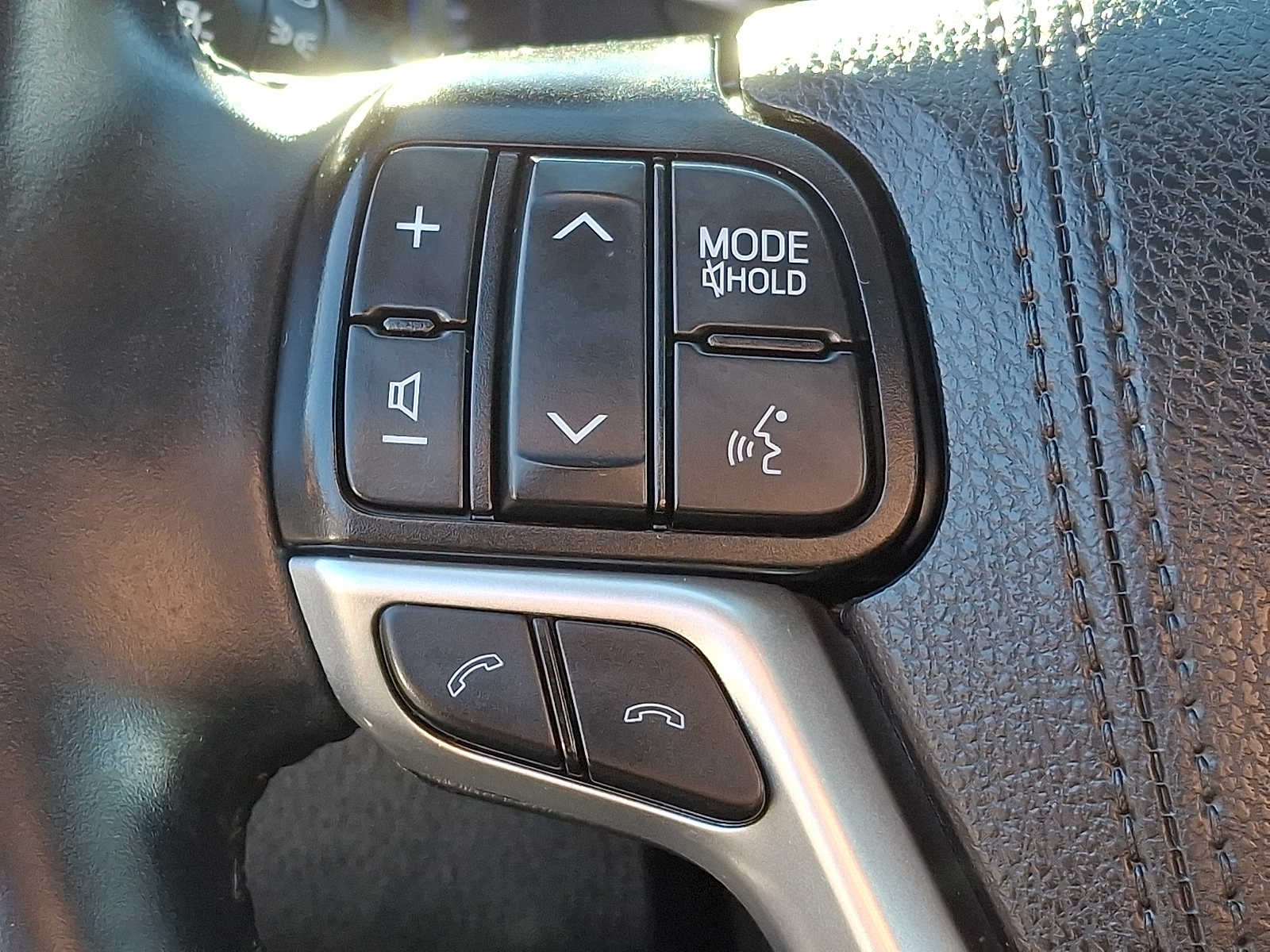 Thumbnail: 2019 Toyota Highlander - 18