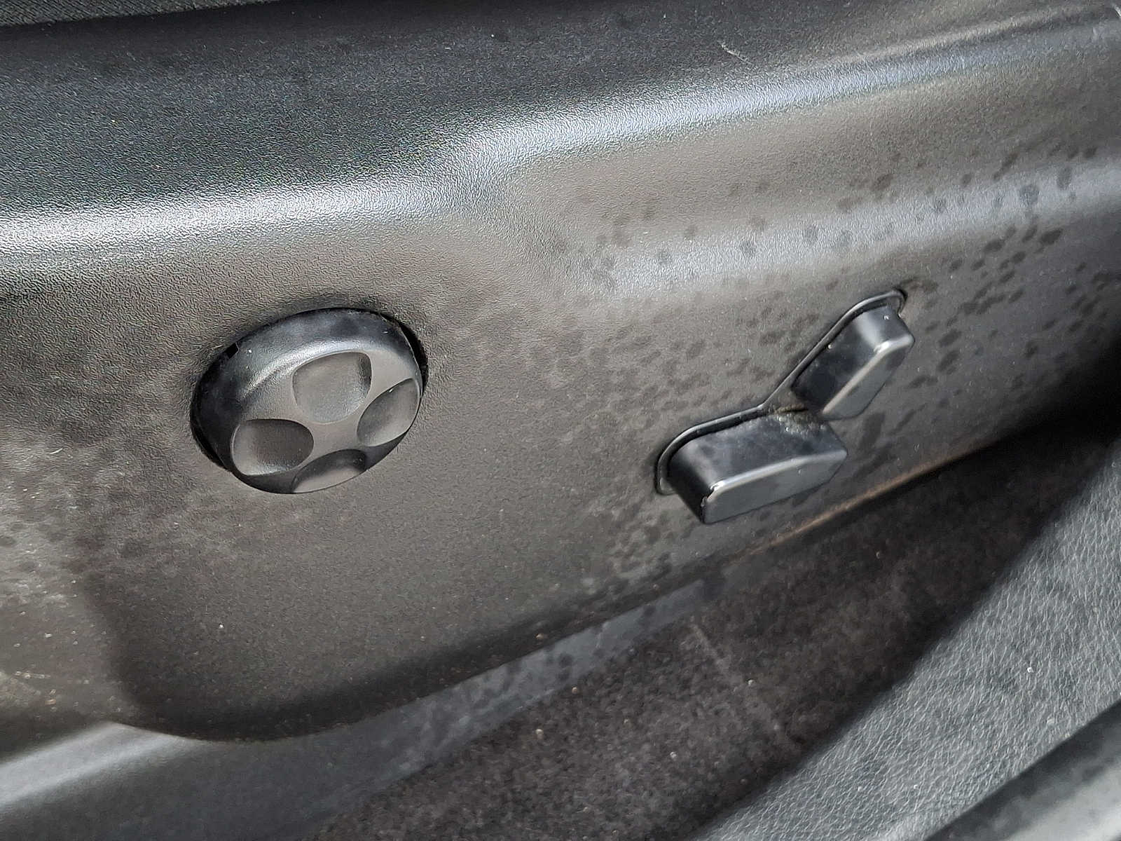 Thumbnail: 2012 Jeep Grand Cherokee - 11