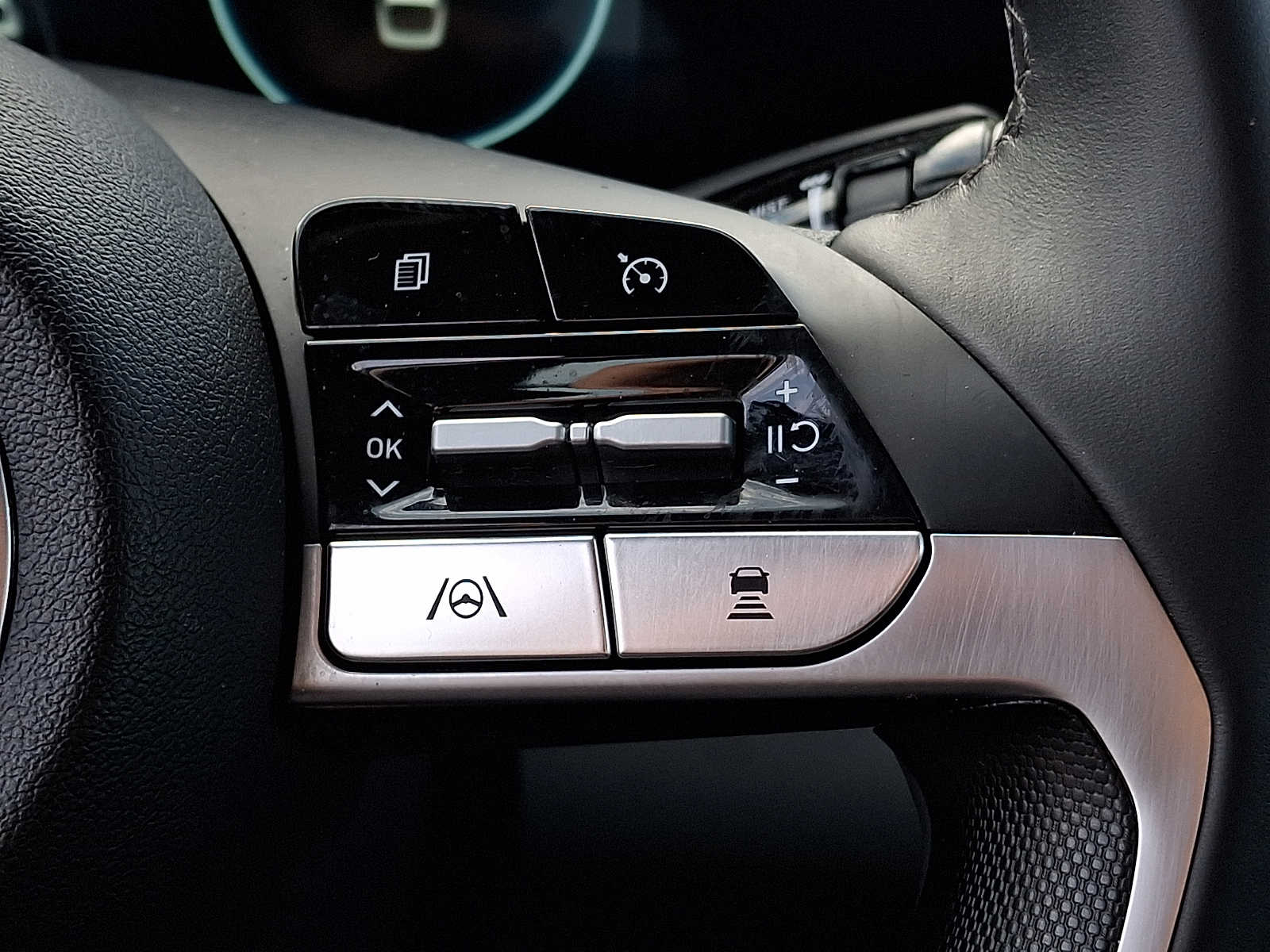 Thumbnail: 2023 Hyundai Elantra - 18