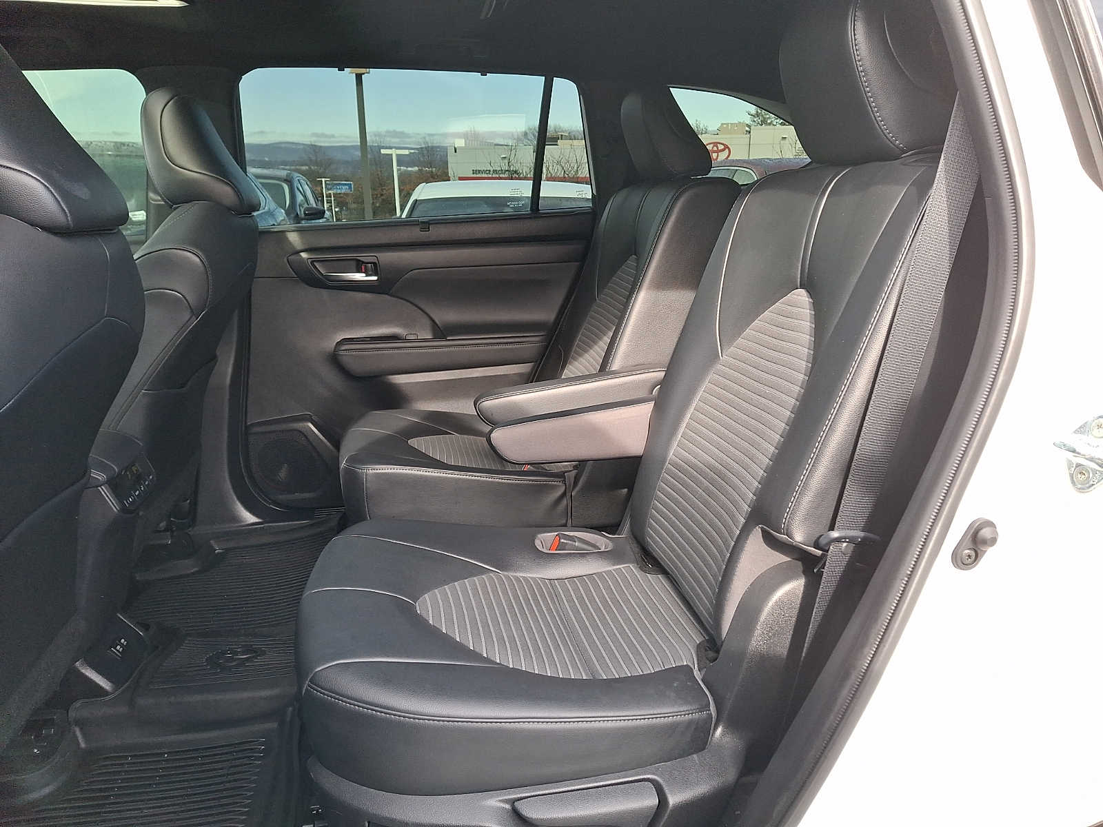 Thumbnail: 2021 Toyota Highlander - 7