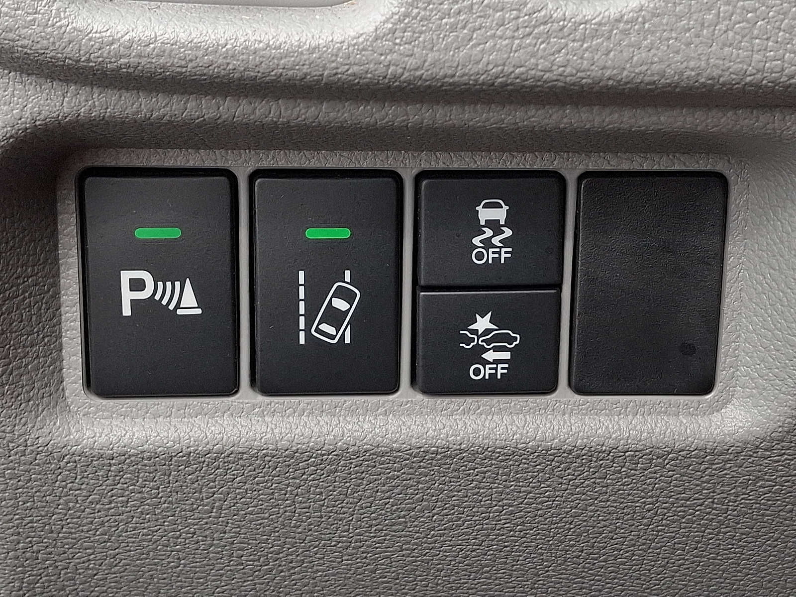 Thumbnail: 2017 Honda Pilot - 24