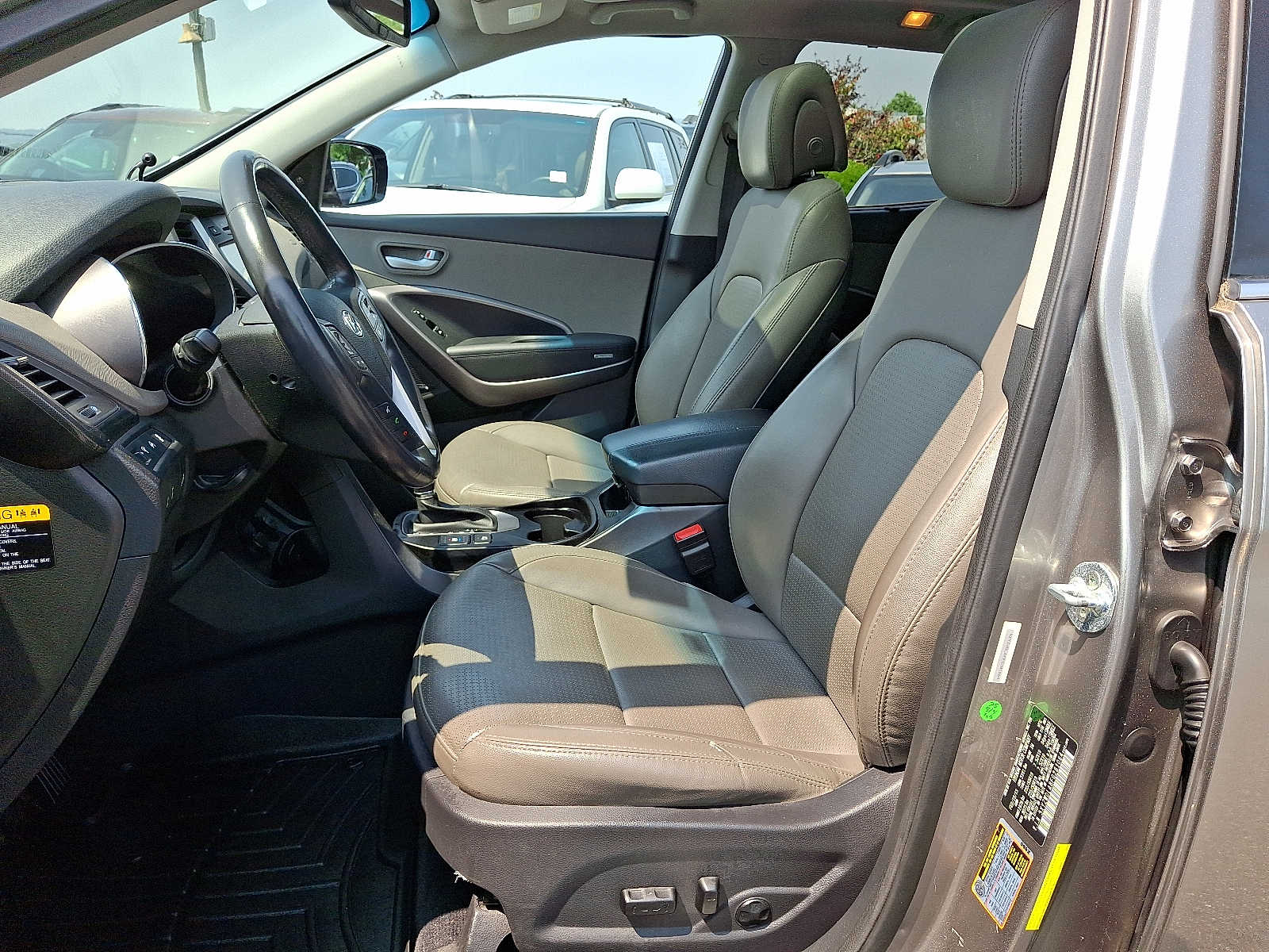 Thumbnail: 2015 Hyundai Santa Fe - 9