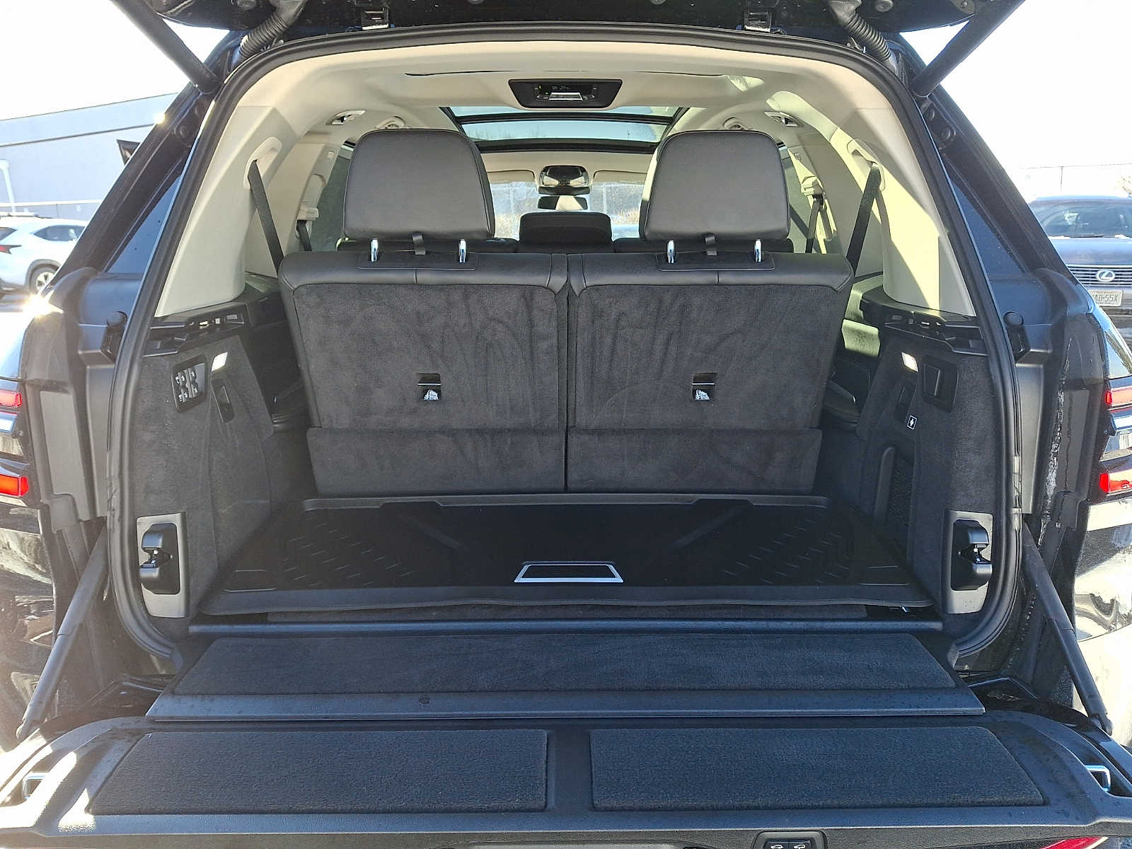 Thumbnail: 2026 BMW X7 - 27