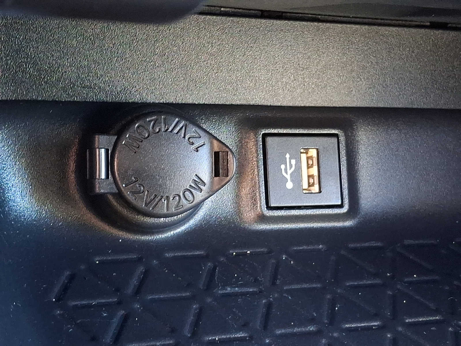 Thumbnail: 2025 Toyota RAV4 - 20