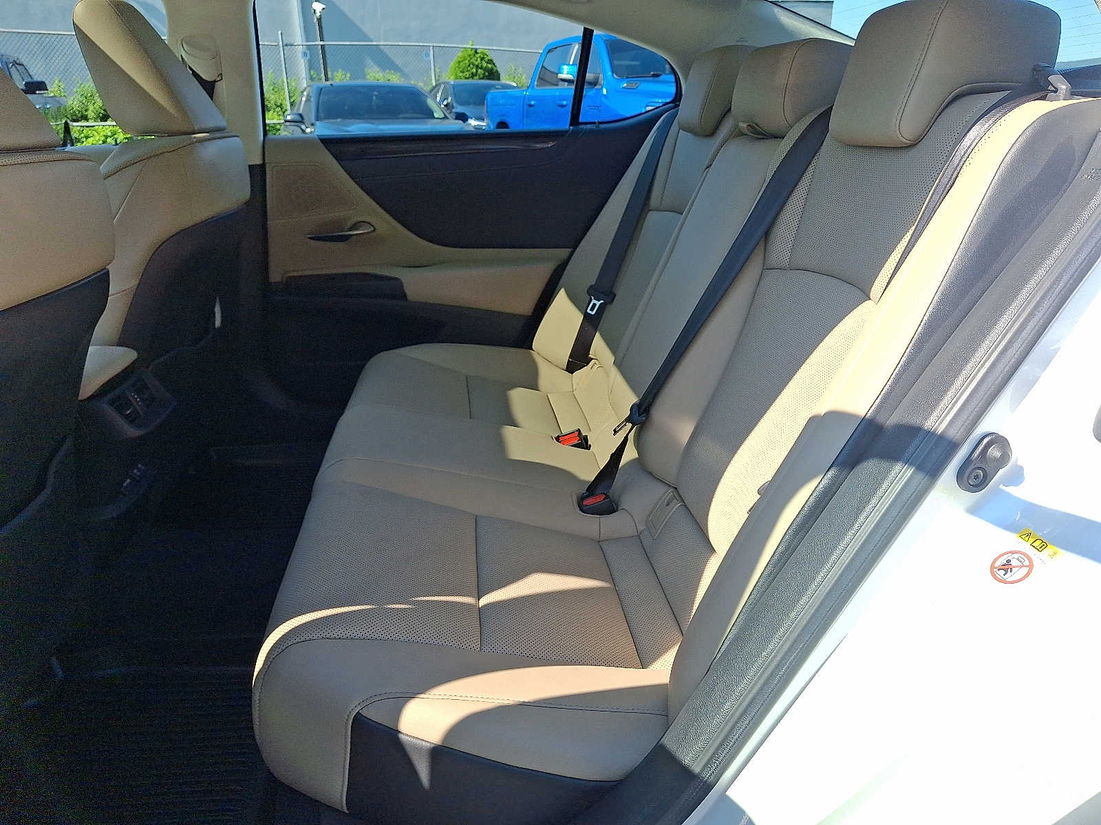 Thumbnail: 2019 Lexus ES - 8