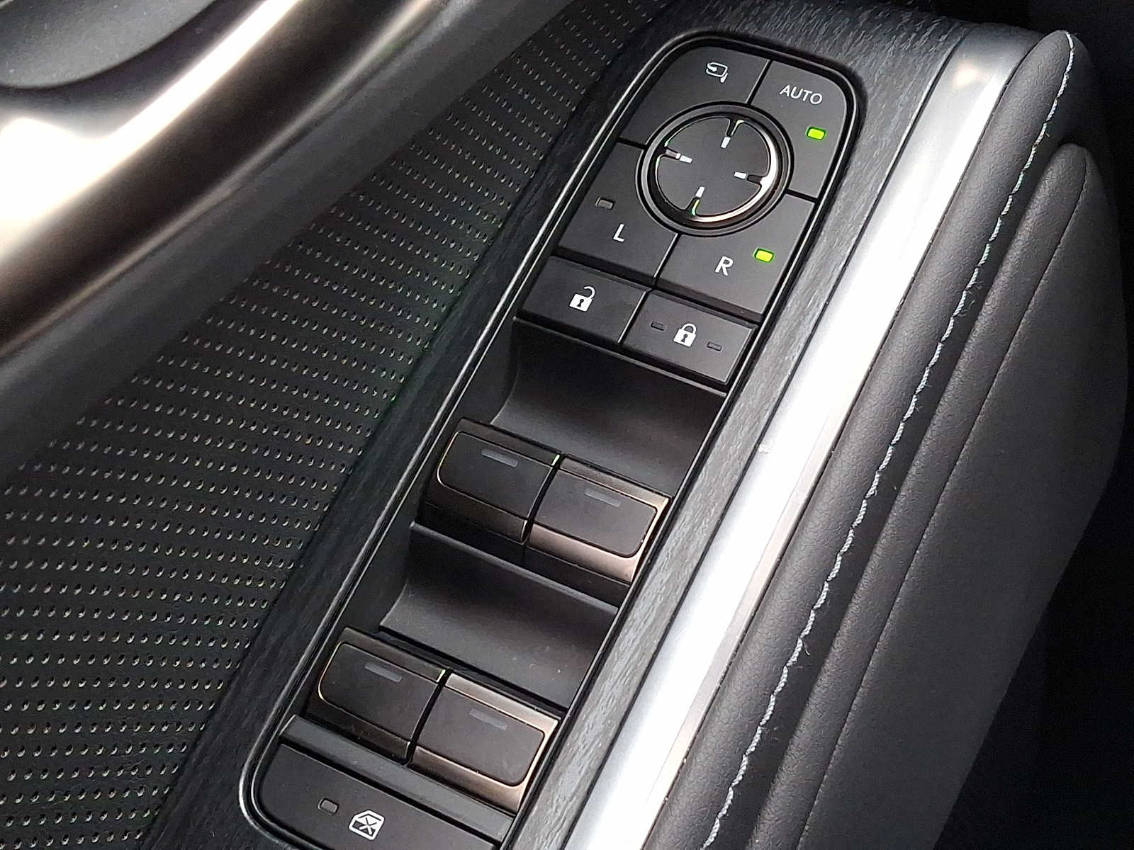 Thumbnail: 2025 Lexus GX - 24