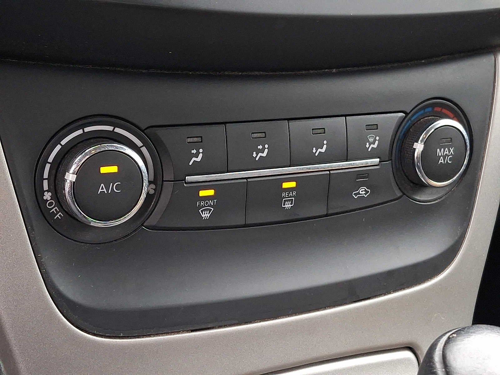 Thumbnail: 2015 Nissan Sentra - 13