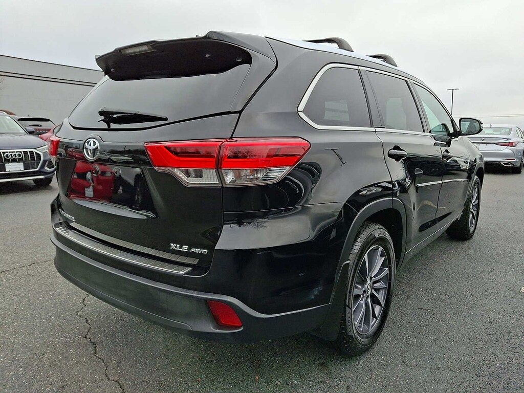 Used 2017 Toyota Highlander XLE V6 SUV