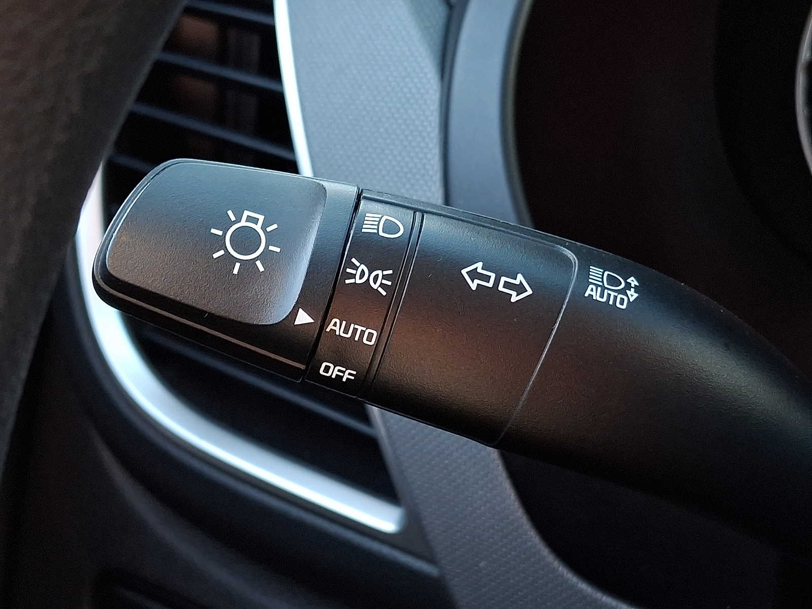 Thumbnail: 2023 Kia Seltos - 21