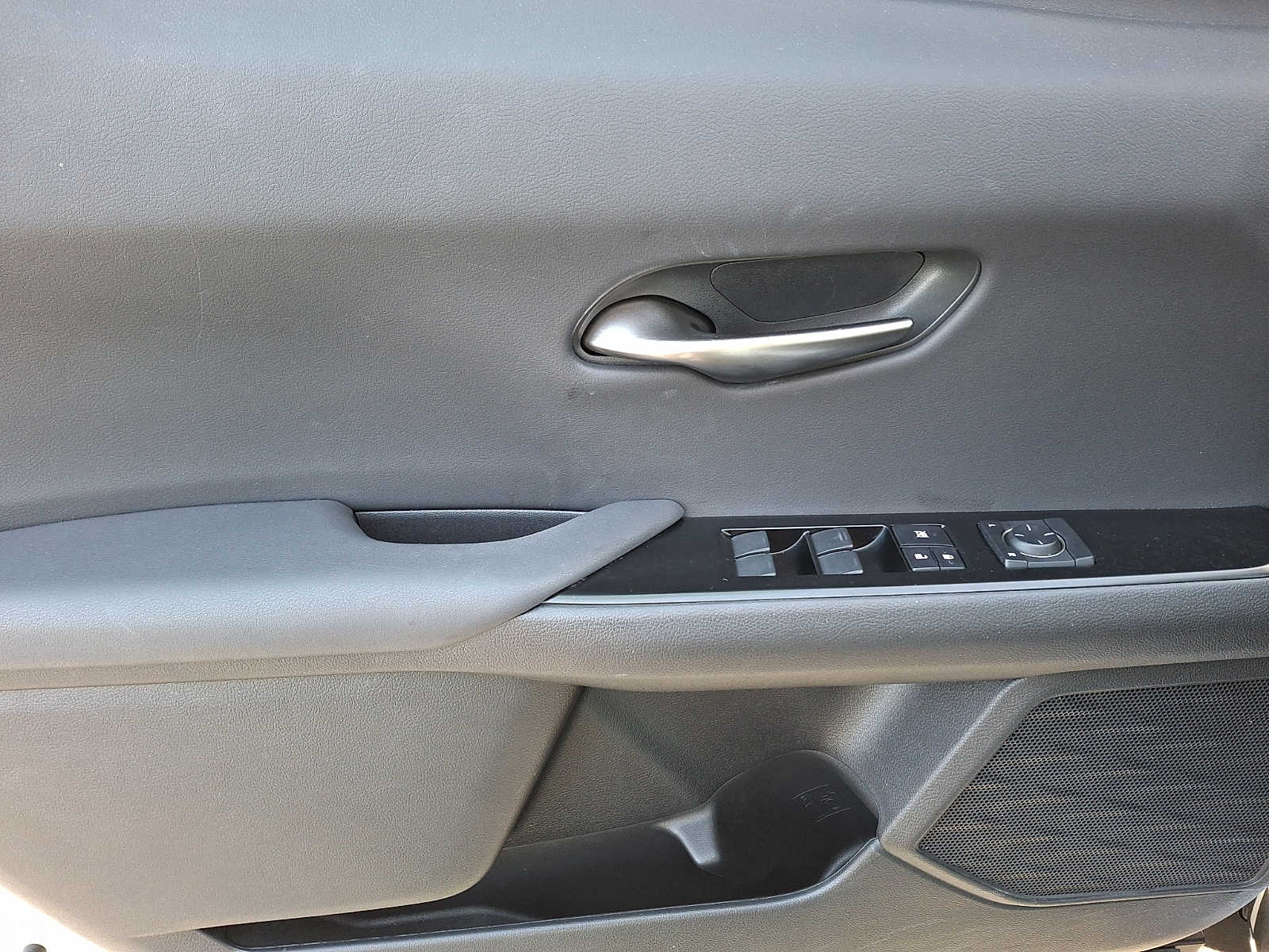 Thumbnail: 2023 Lexus UX - 8