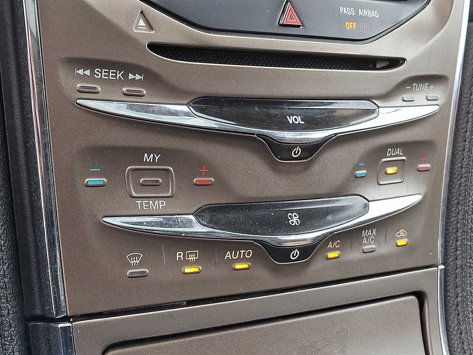 Thumbnail: 2015 Lincoln MKX - 15