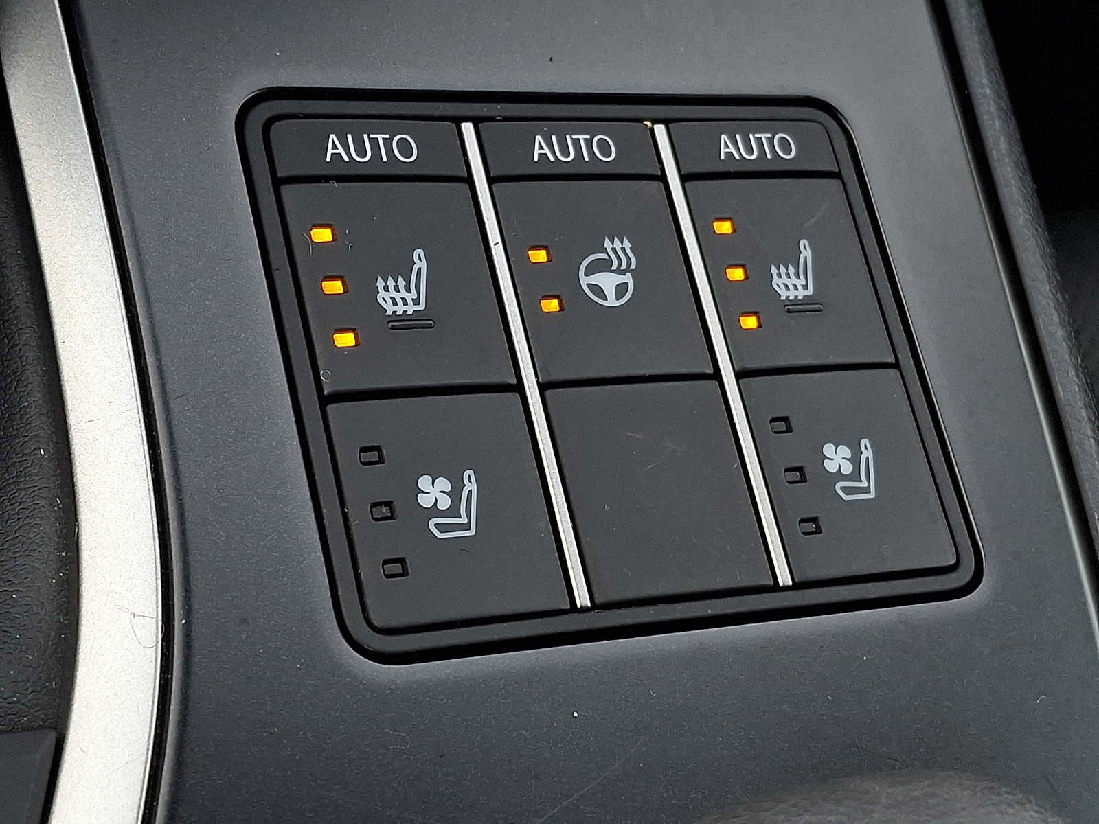 Thumbnail: 2023 Lexus UX - 20