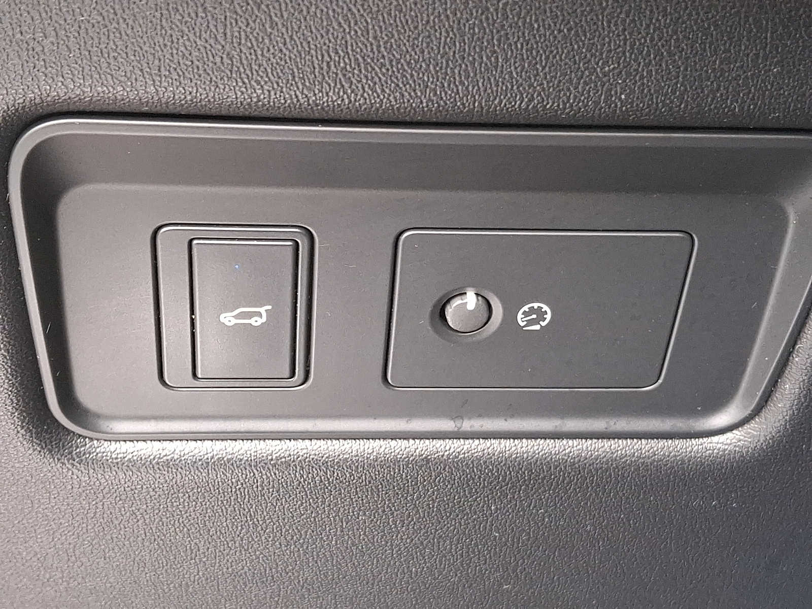 Thumbnail: 2020 Land Rover Range Rover Sport - 23