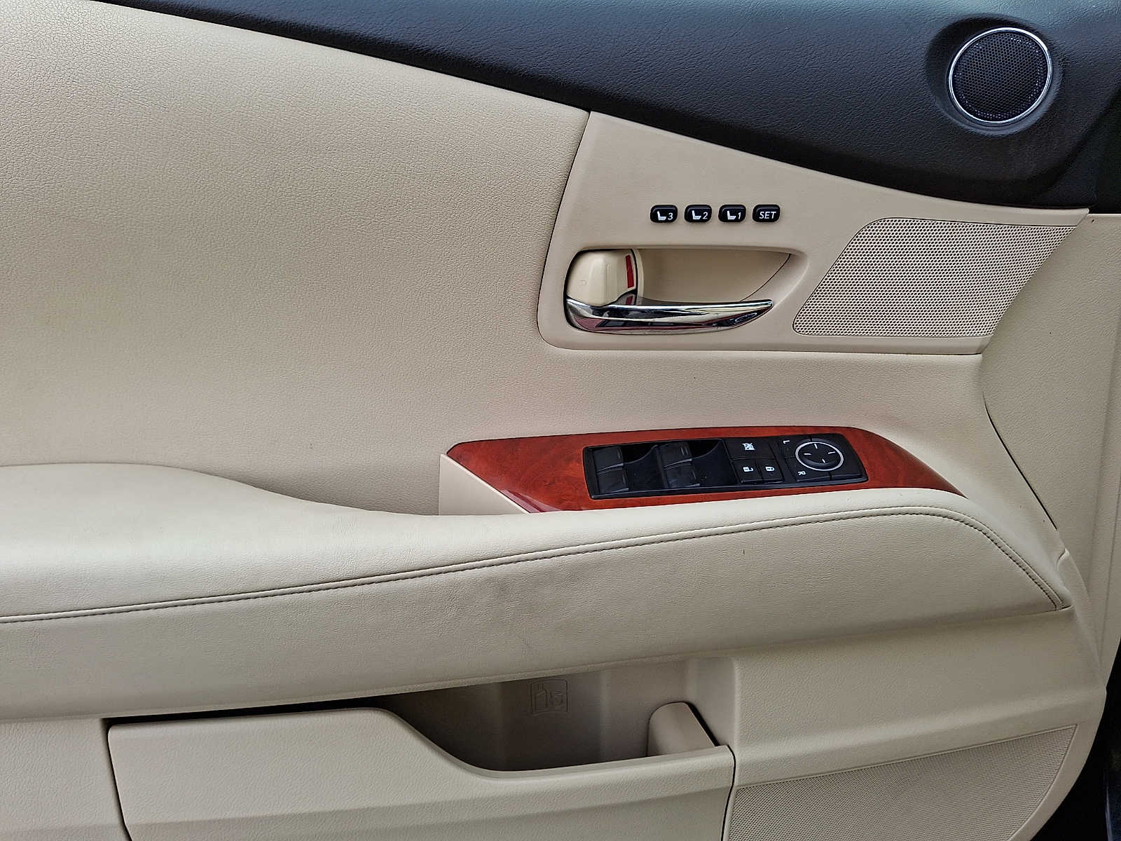 Thumbnail: 2010 Lexus RX - 9