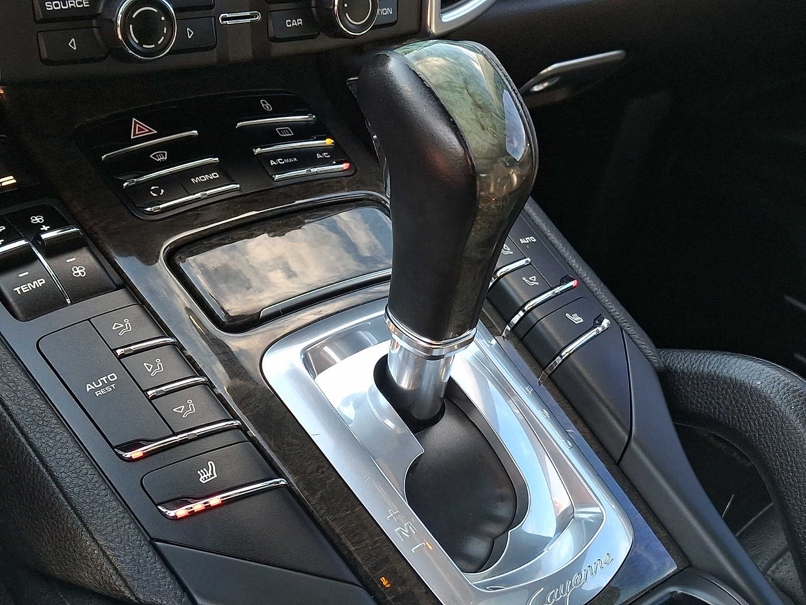 Thumbnail: 2012 Porsche Cayenne - 13