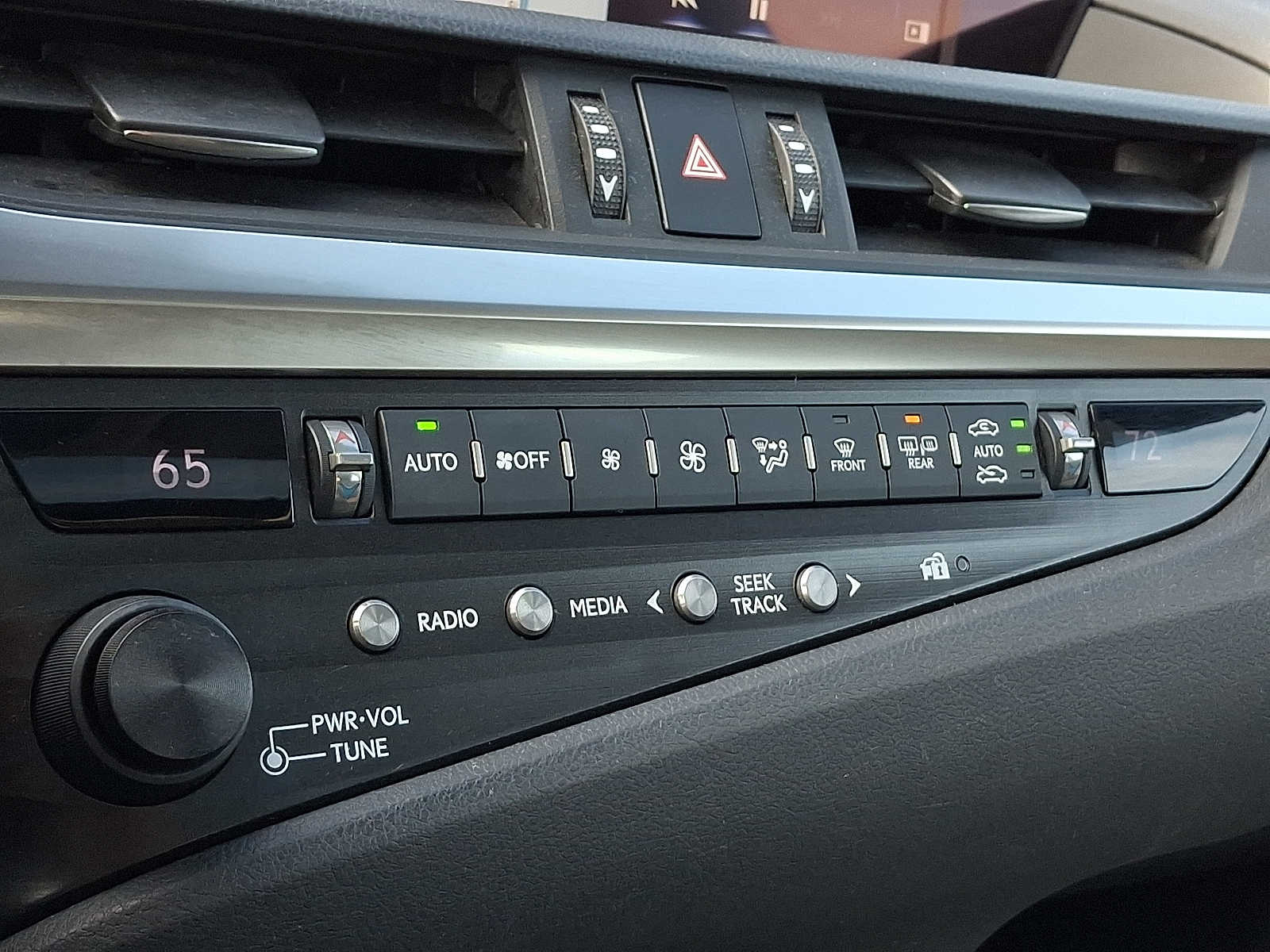 Thumbnail: 2019 Lexus ES - 10