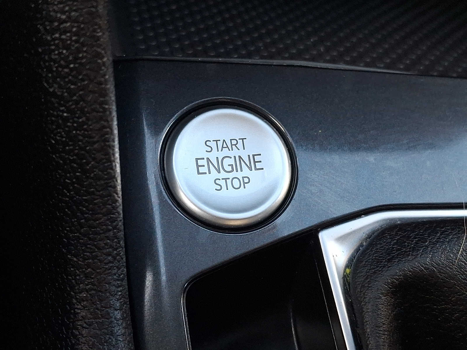 Thumbnail: 2022 Volkswagen Tiguan - 18