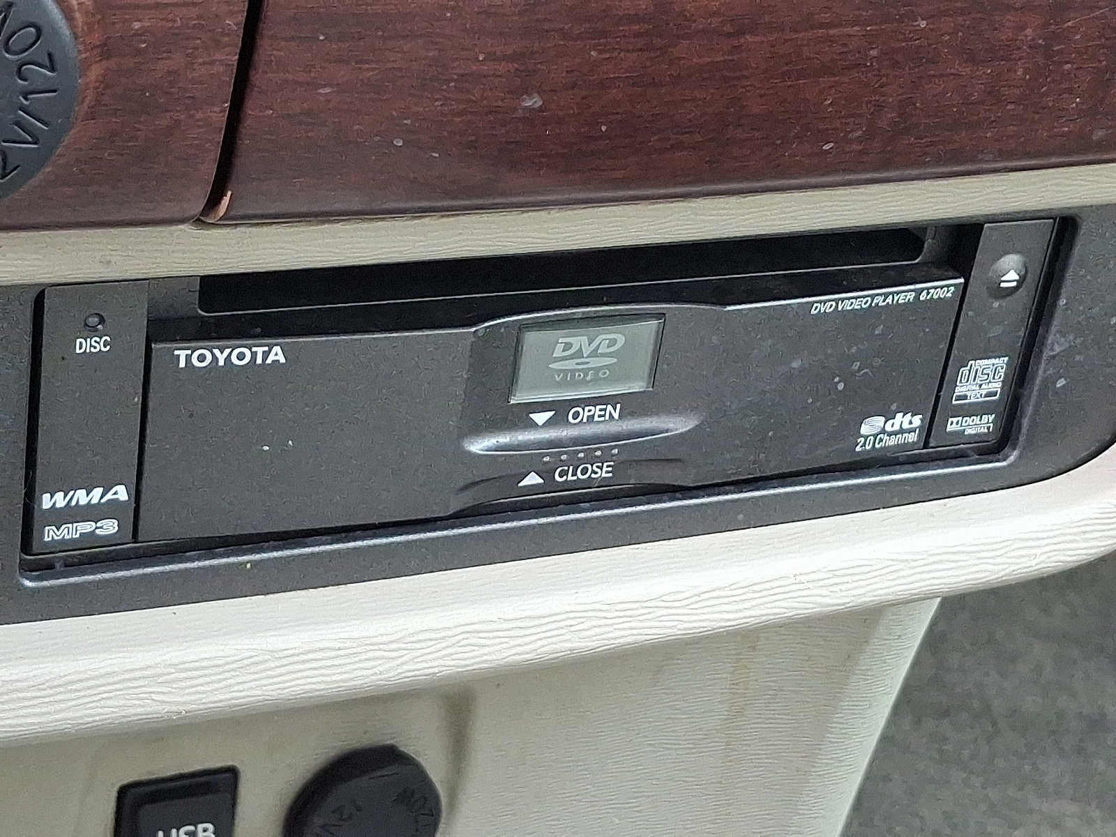 Thumbnail: 2013 Toyota Sienna - 22