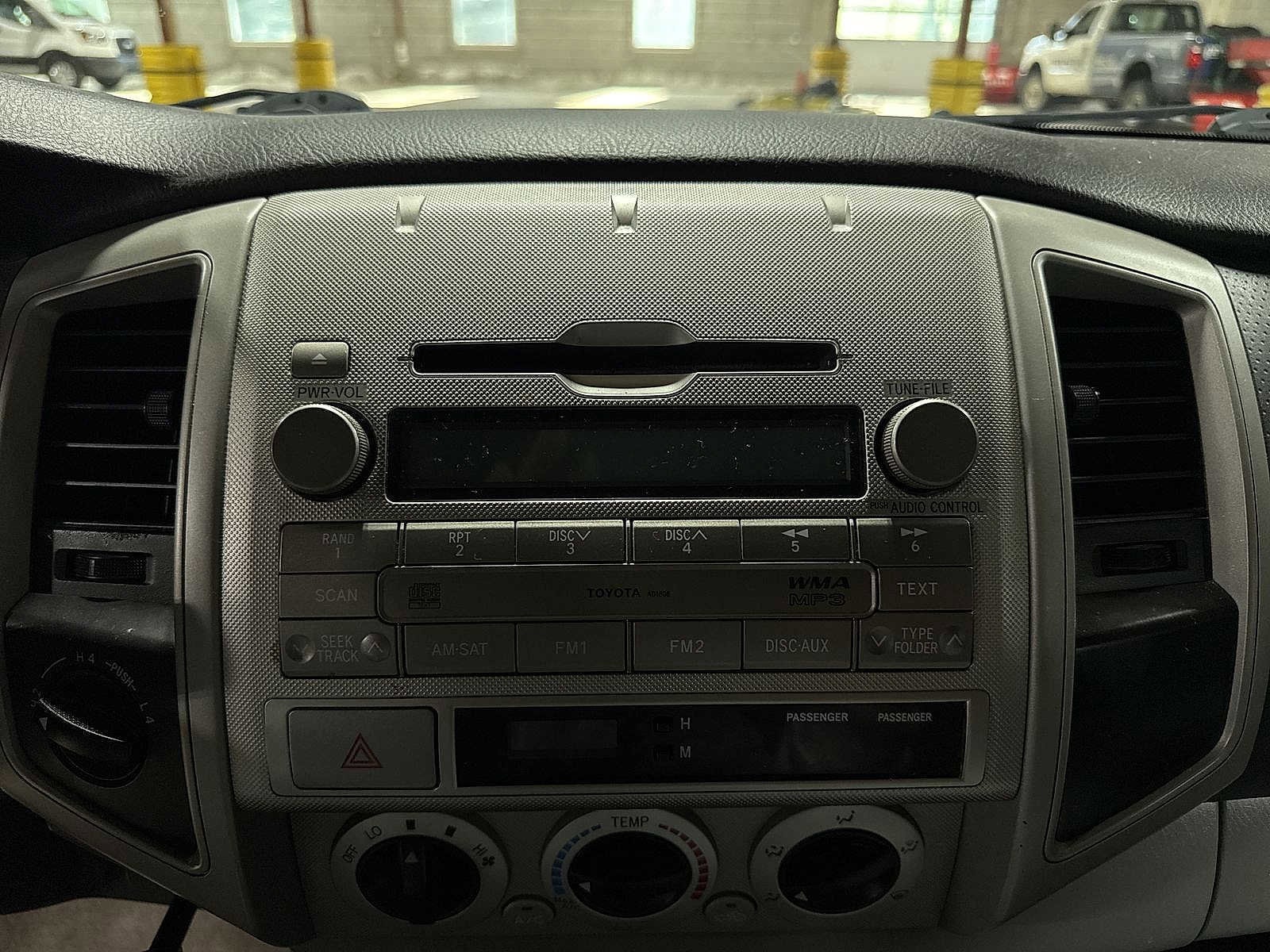 Thumbnail: 2010 Toyota Tacoma - 20