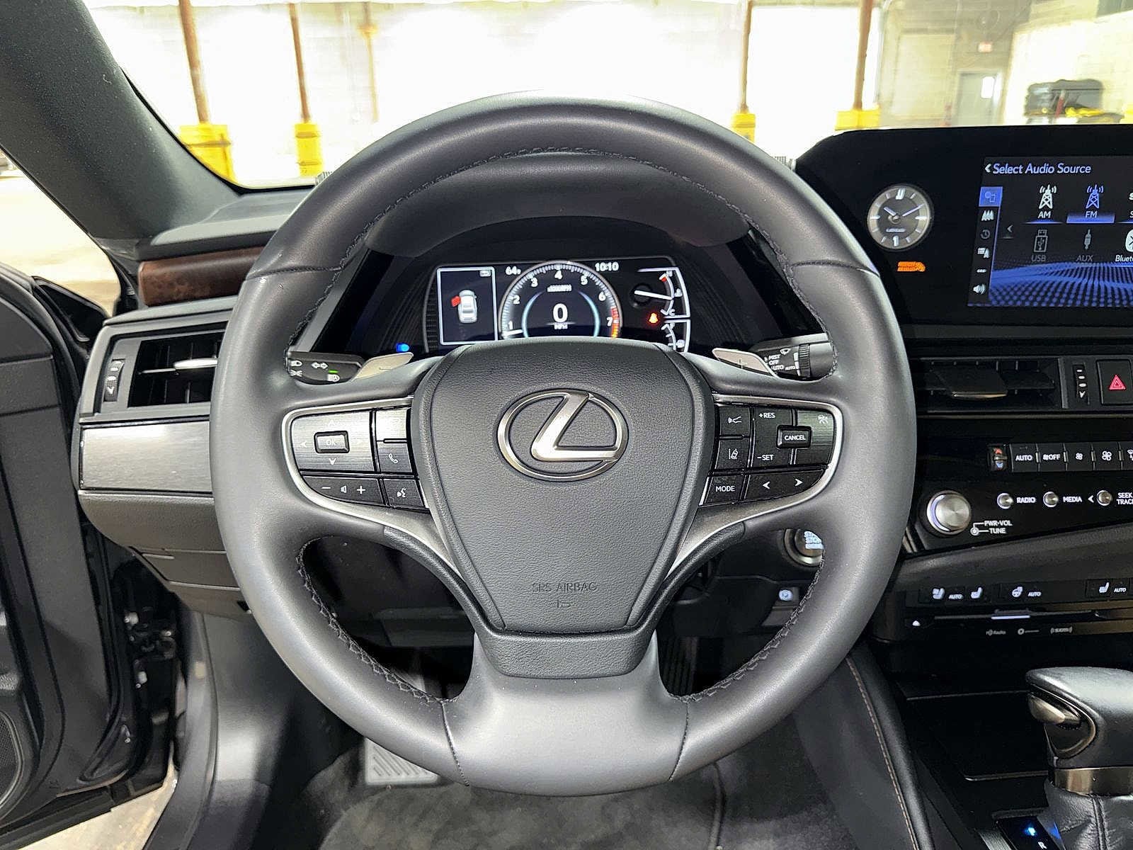 Thumbnail: 2022 Lexus ES - 18
