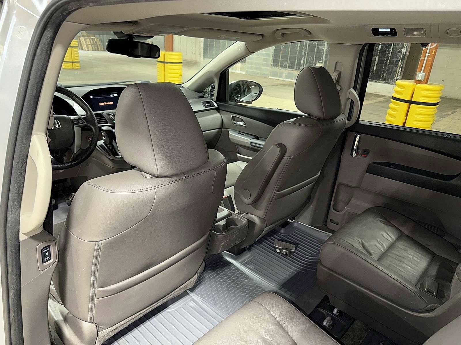 Thumbnail: 2015 Honda Odyssey - 28