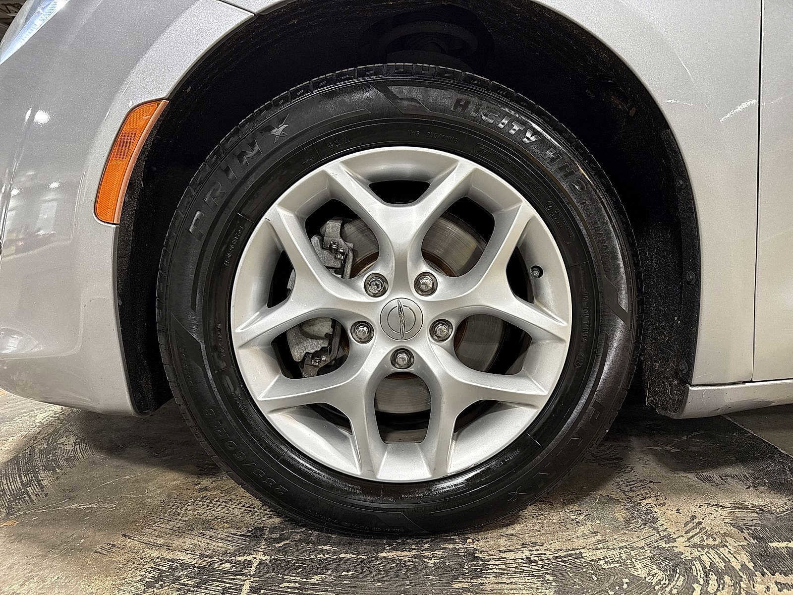 Thumbnail: 2019 Chrysler Pacifica - 10