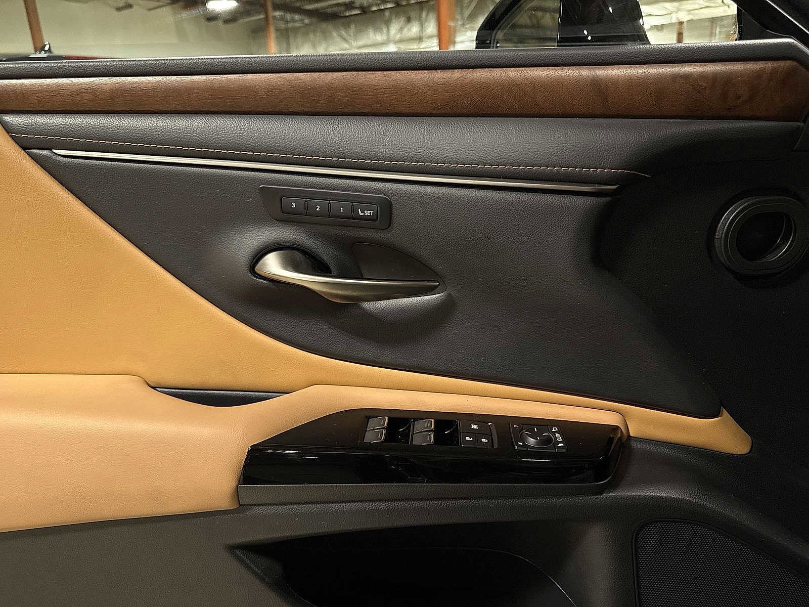 Thumbnail: 2022 Lexus ES - 22