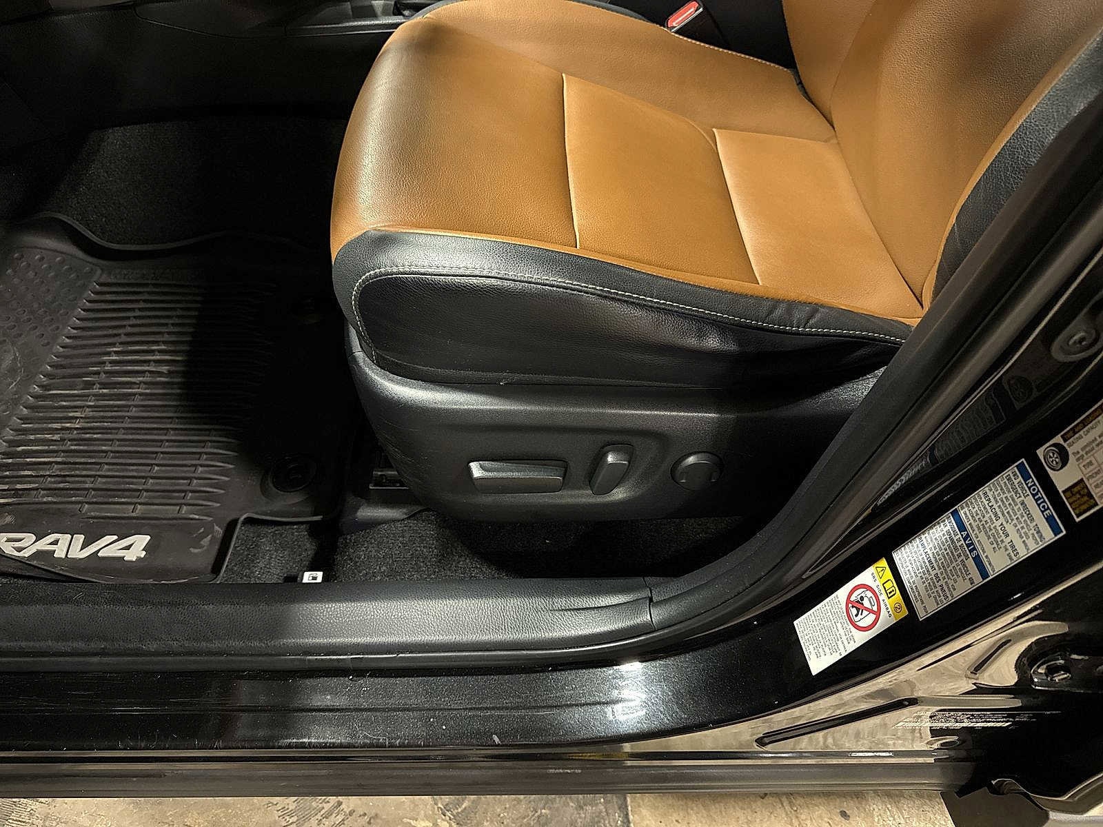 Thumbnail: 2017 Toyota RAV4 - 24