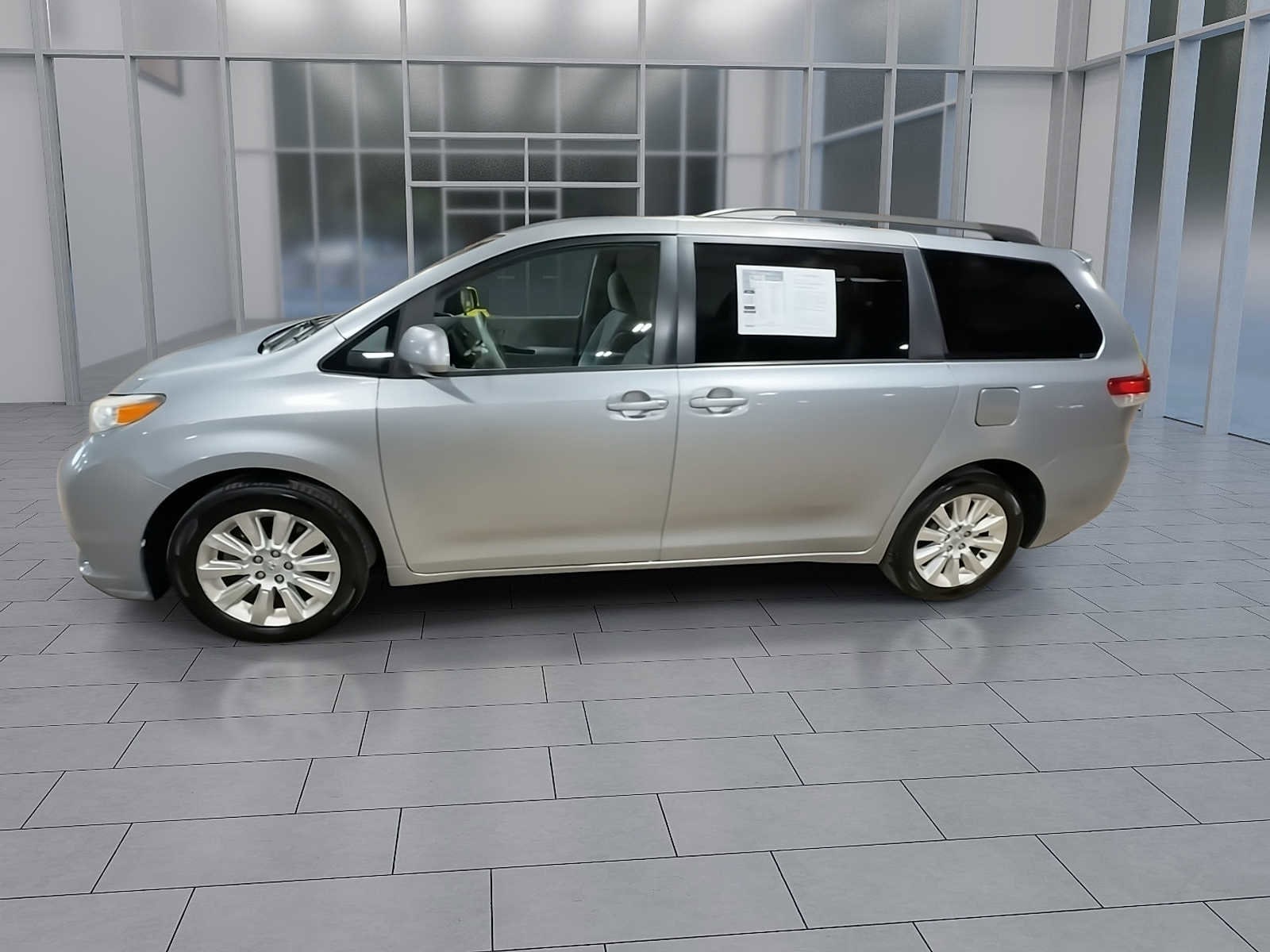 Thumbnail: 2014 Toyota Sienna - 6