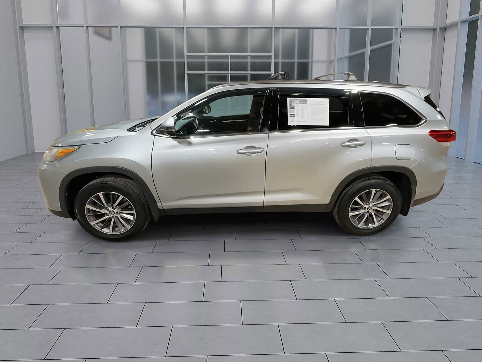 Thumbnail: 2019 Toyota Highlander - 5